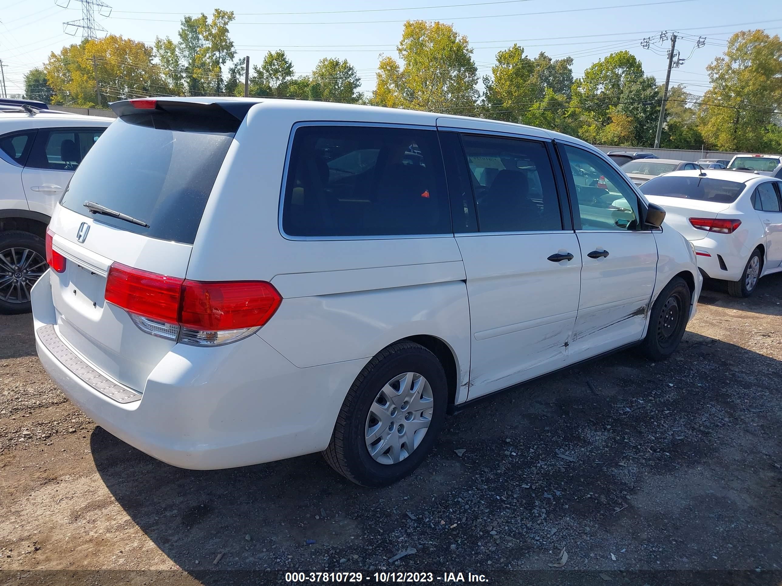 Photo 3 VIN: 5FNRL38208B003810 - HONDA ODYSSEY 