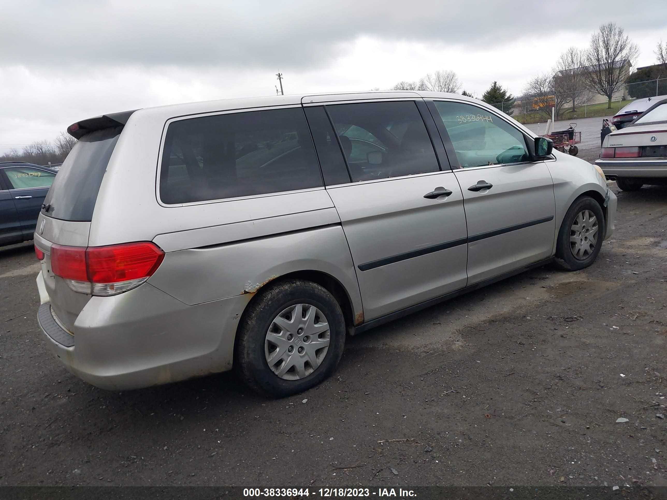 Photo 3 VIN: 5FNRL38208B004942 - HONDA ODYSSEY 