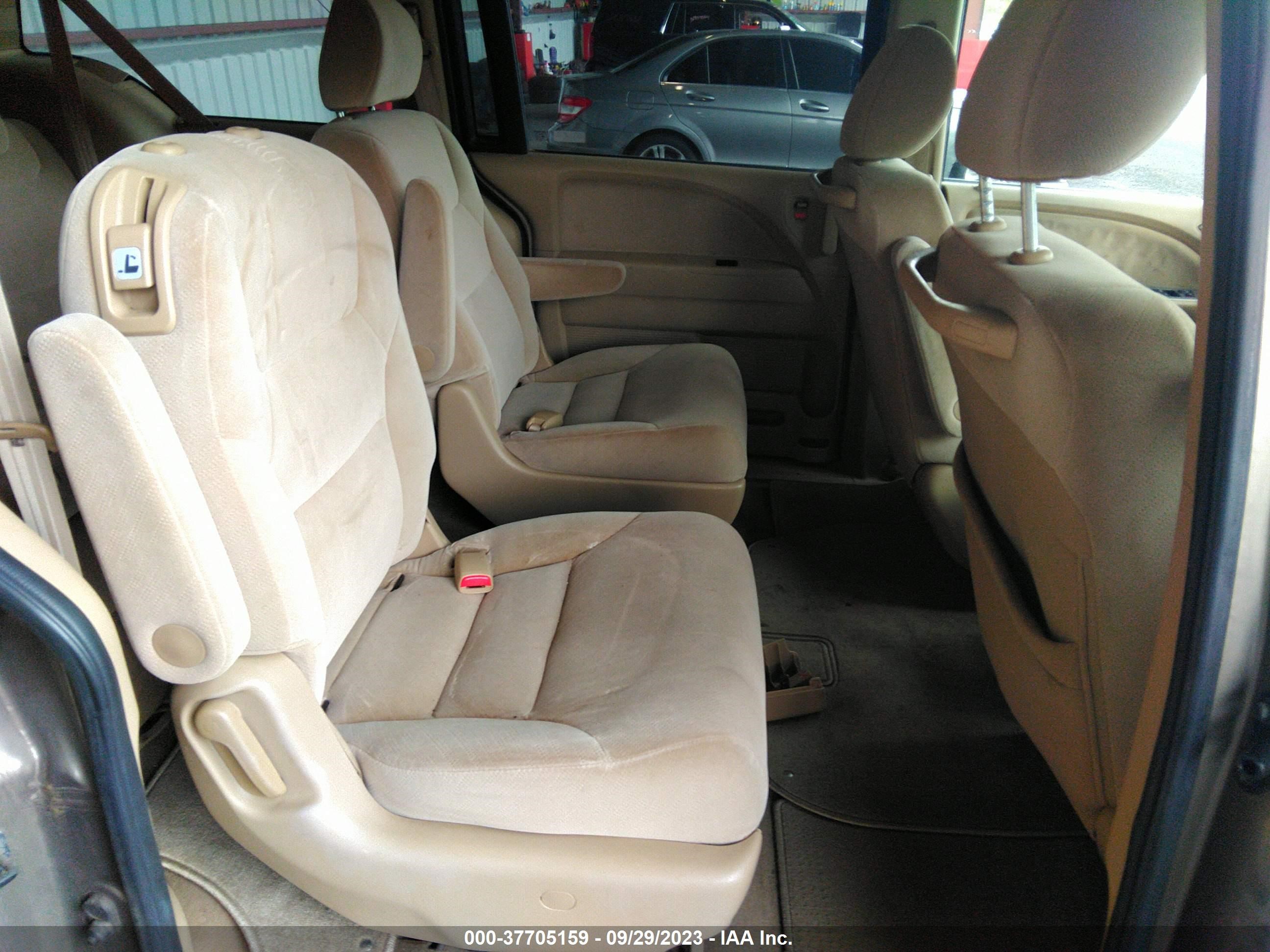 Photo 7 VIN: 5FNRL38208B045183 - HONDA ODYSSEY 