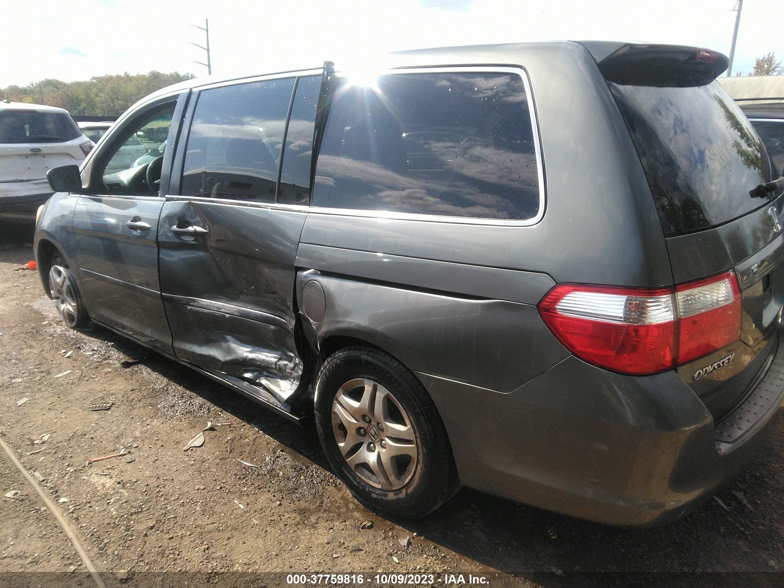 Photo 2 VIN: 5FNRL38227B098613 - HONDA ODYSSEY 