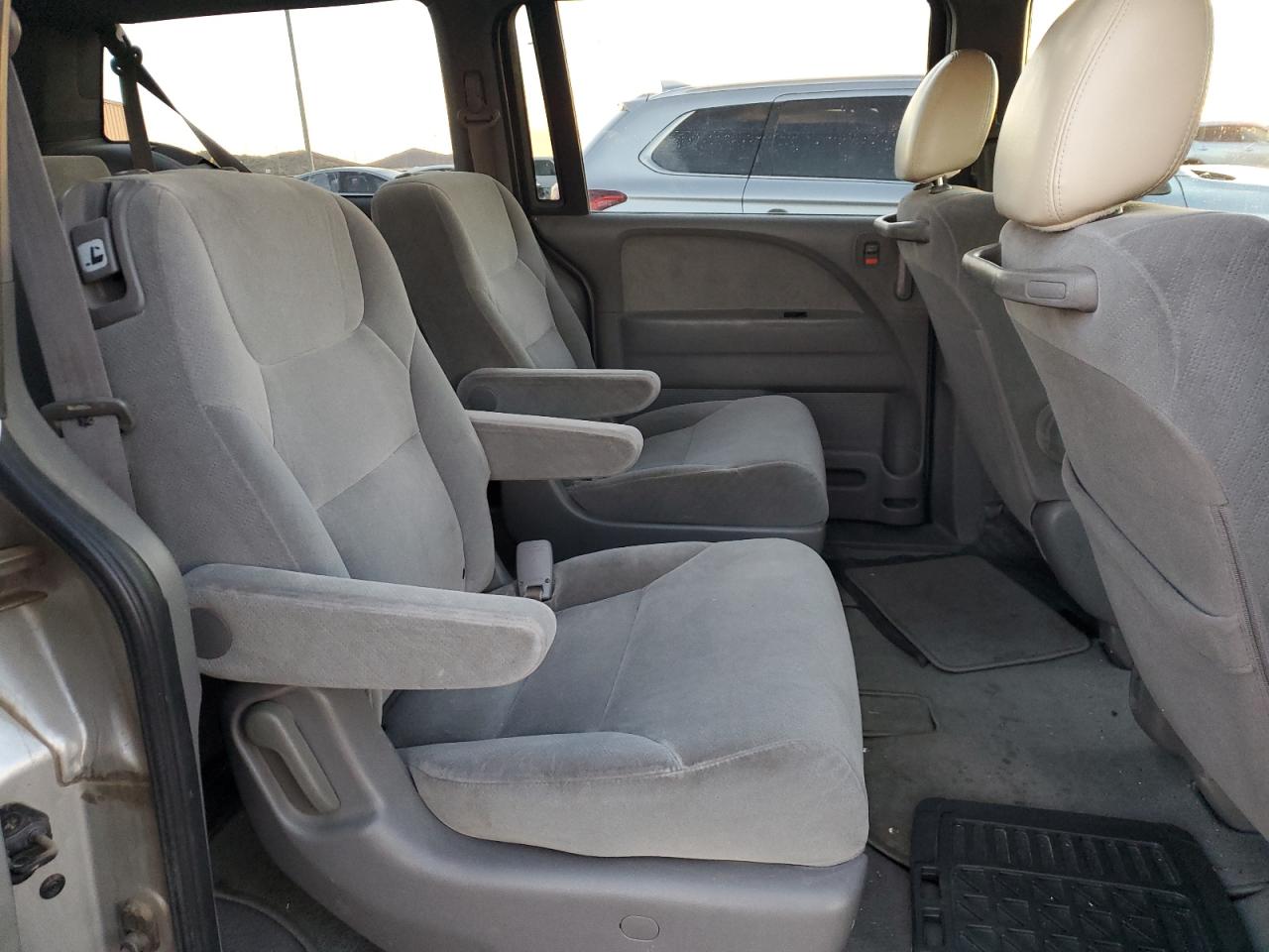 Photo 10 VIN: 5FNRL38238B042522 - HONDA ODYSSEY 