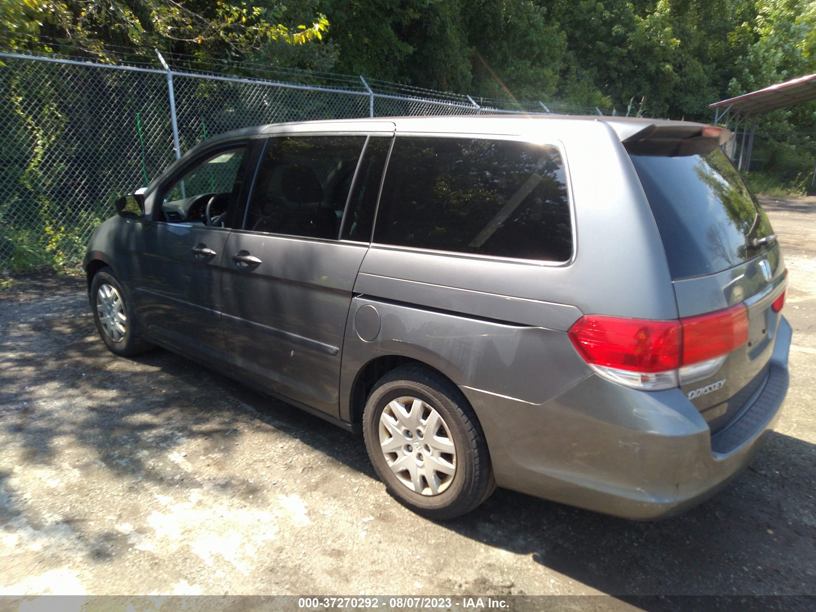 Photo 2 VIN: 5FNRL38238B047736 - HONDA ODYSSEY 