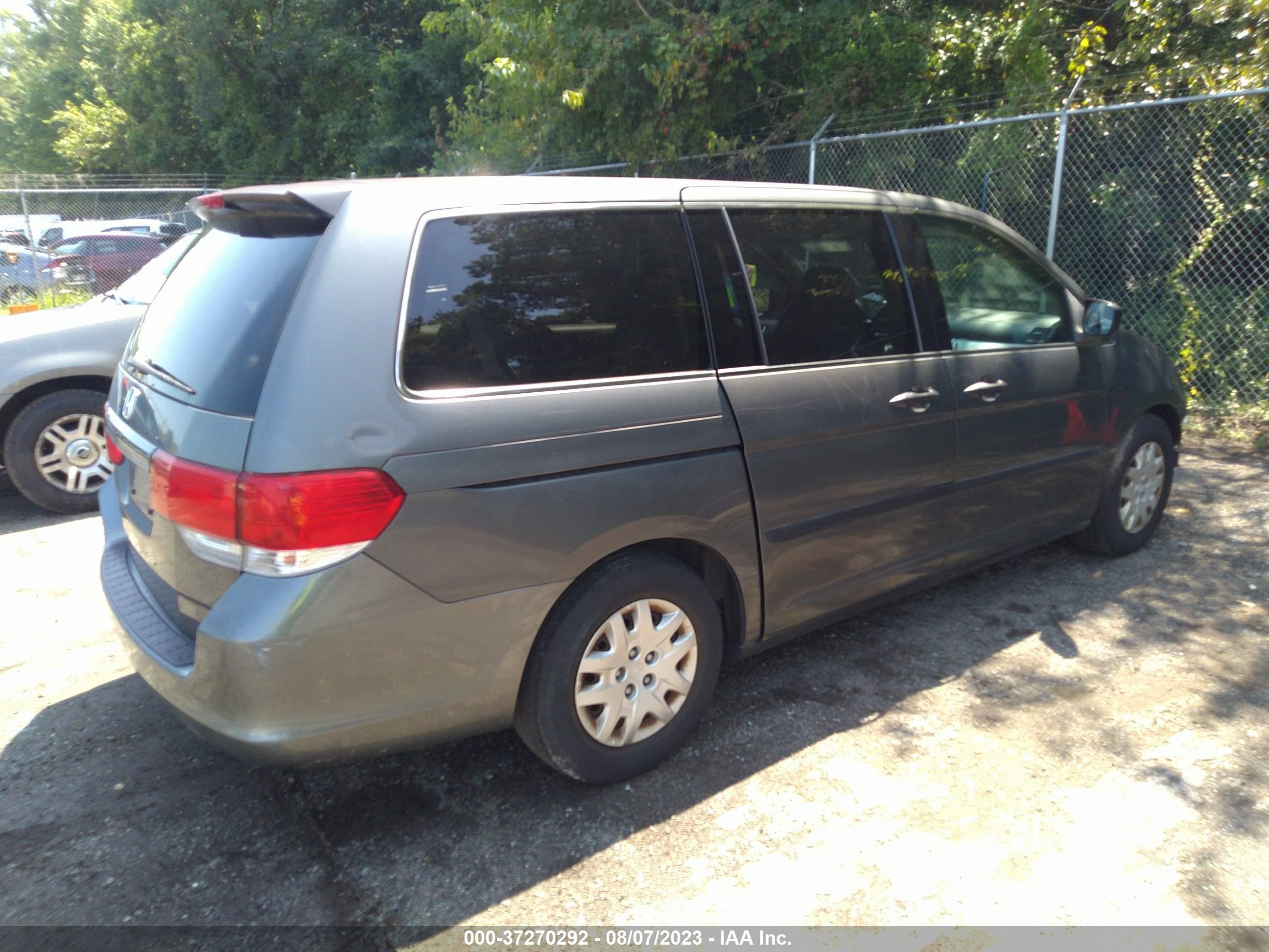 Photo 3 VIN: 5FNRL38238B047736 - HONDA ODYSSEY 