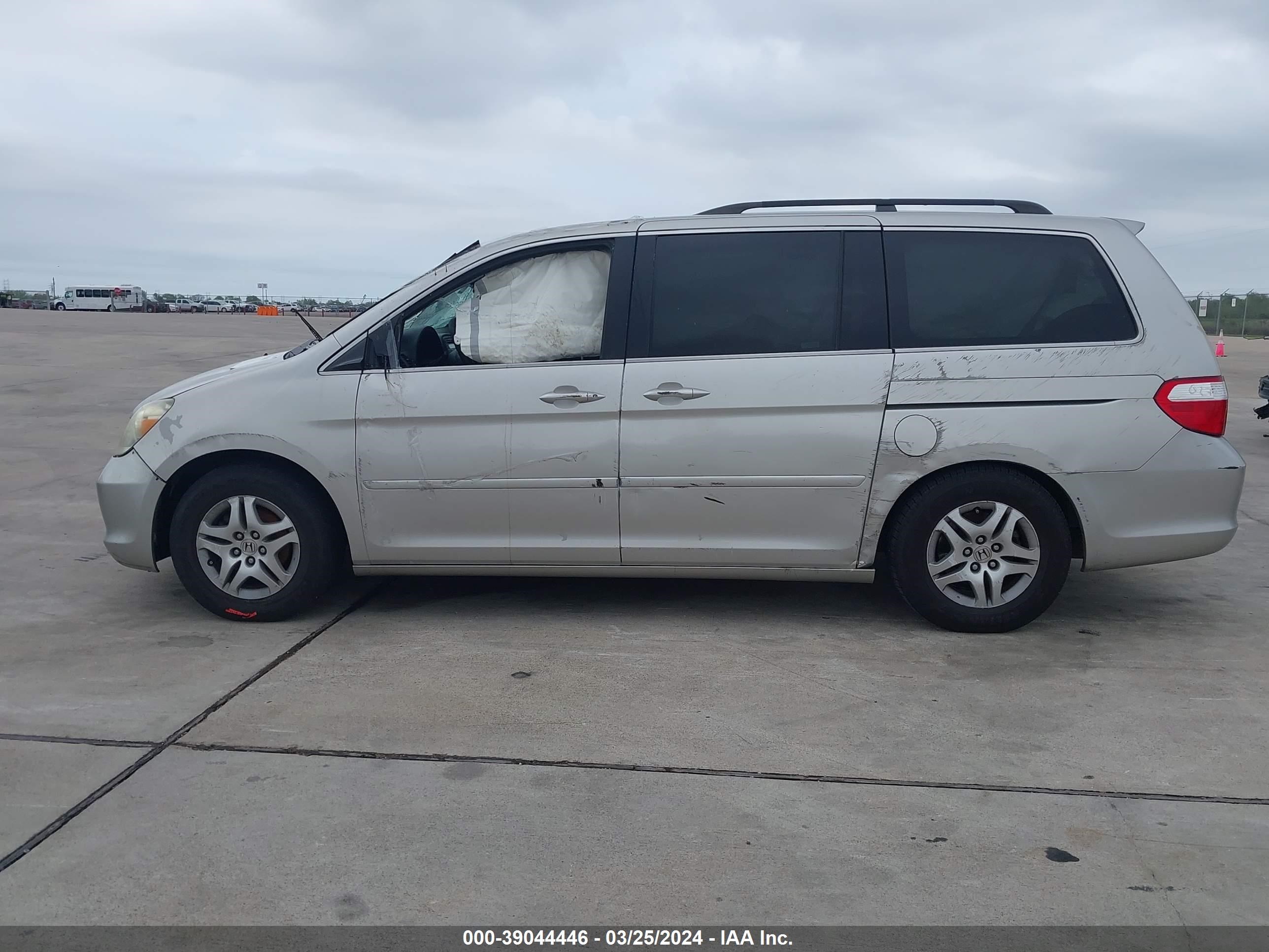 Photo 9 VIN: 5FNRL38247B020091 - HONDA ODYSSEY 