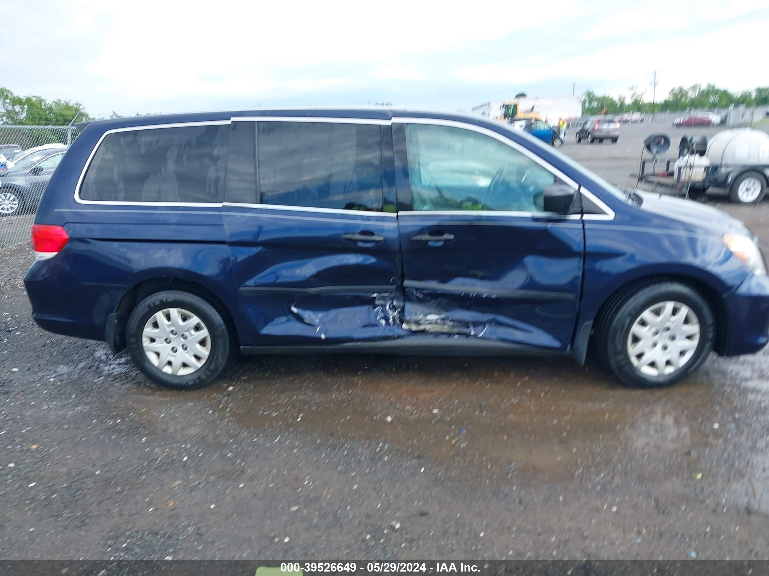 Photo 11 VIN: 5FNRL38258B085985 - HONDA ODYSSEY 