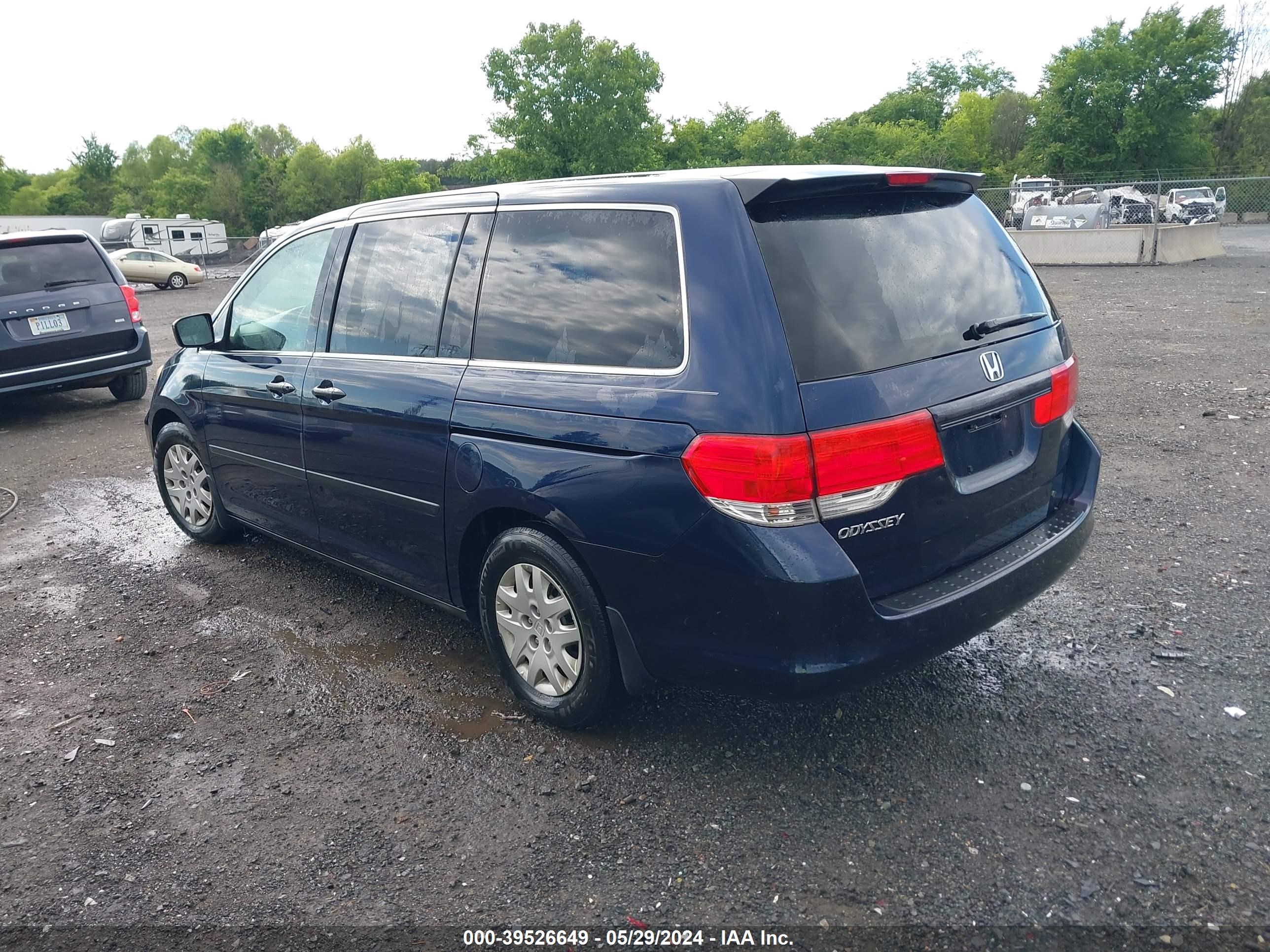 Photo 2 VIN: 5FNRL38258B085985 - HONDA ODYSSEY 