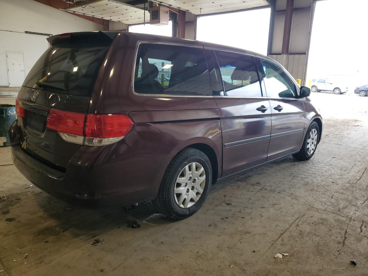 Photo 2 VIN: 5FNRL38268B017811 - HONDA ODYSSEY 