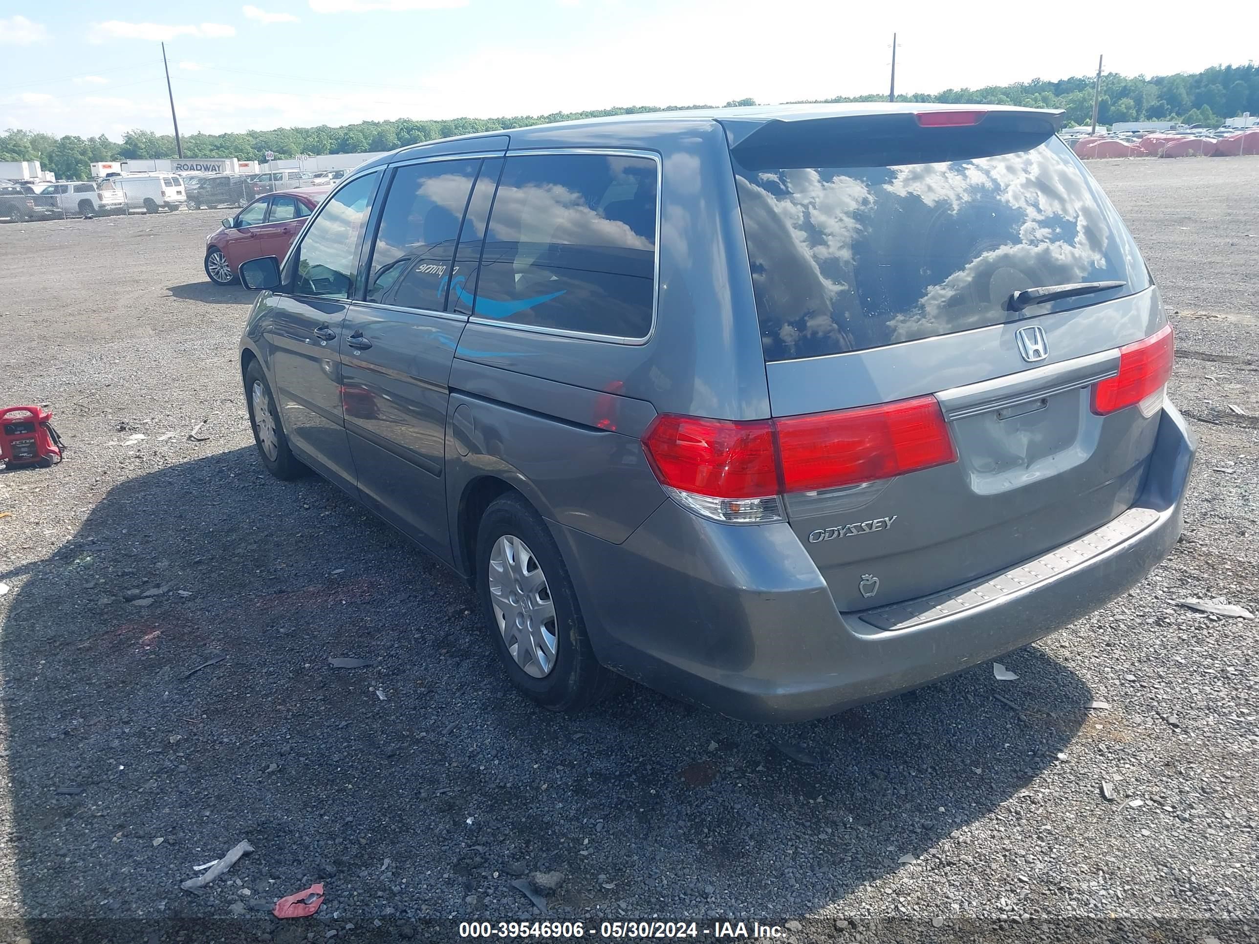 Photo 2 VIN: 5FNRL38269B031810 - HONDA ODYSSEY 