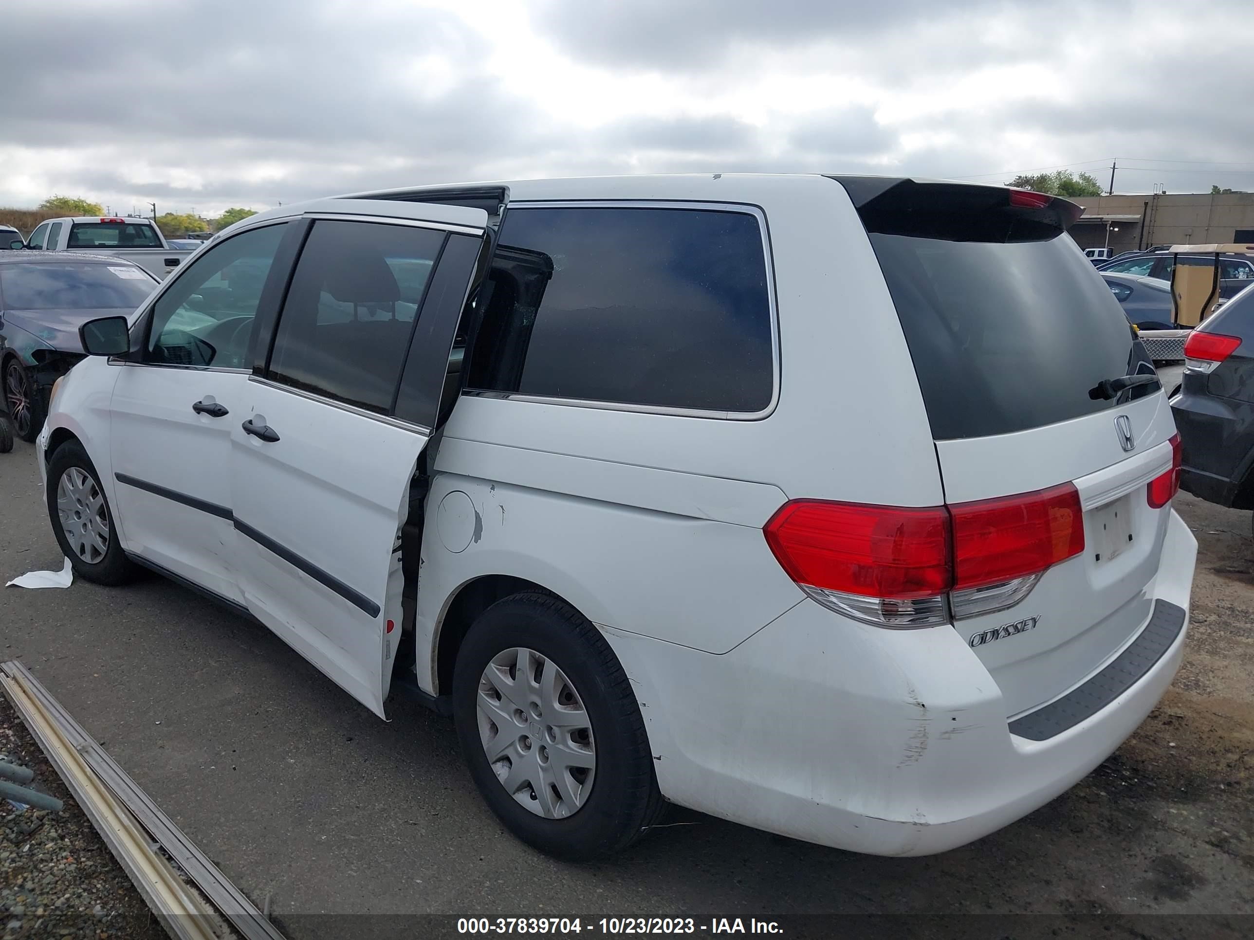 Photo 2 VIN: 5FNRL38278B096986 - HONDA ODYSSEY 