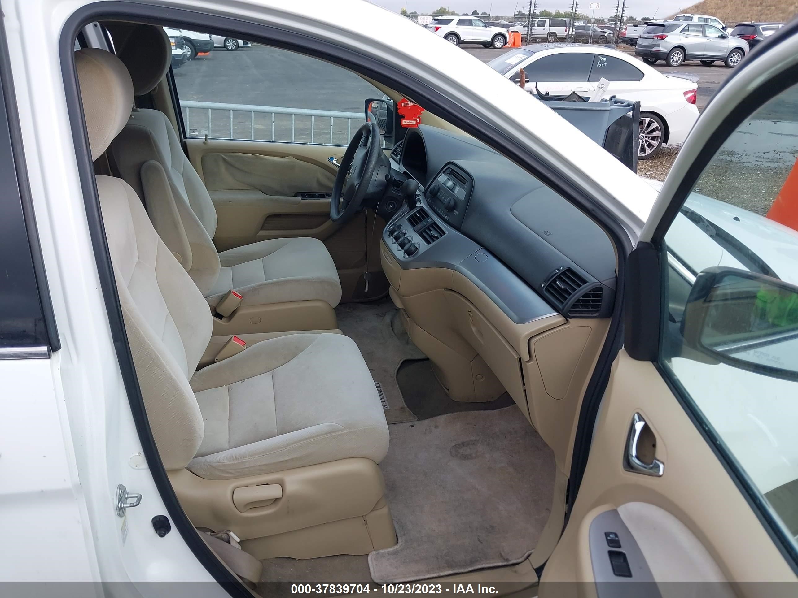 Photo 4 VIN: 5FNRL38278B096986 - HONDA ODYSSEY 