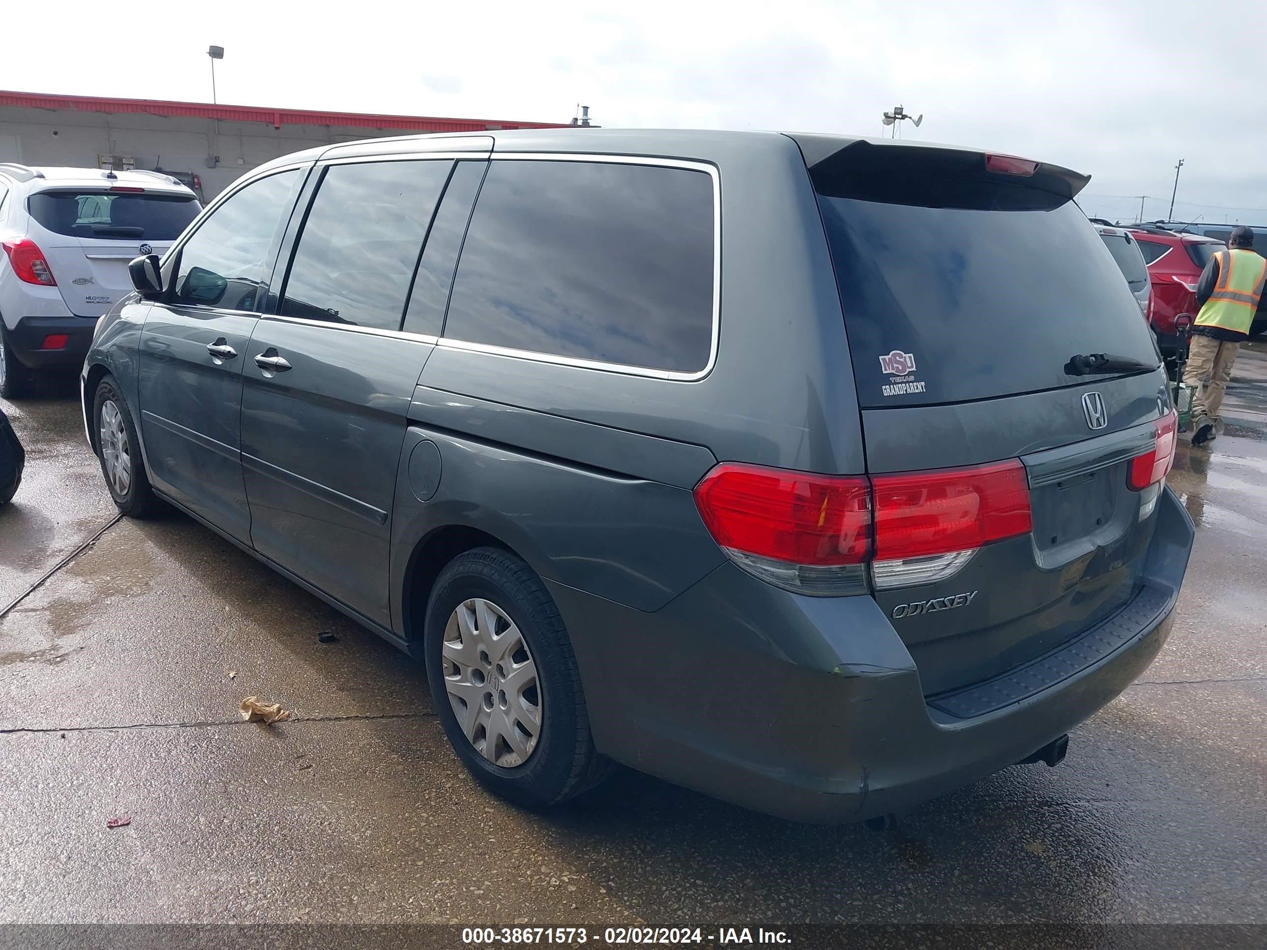 Photo 2 VIN: 5FNRL38288B053967 - HONDA ODYSSEY 