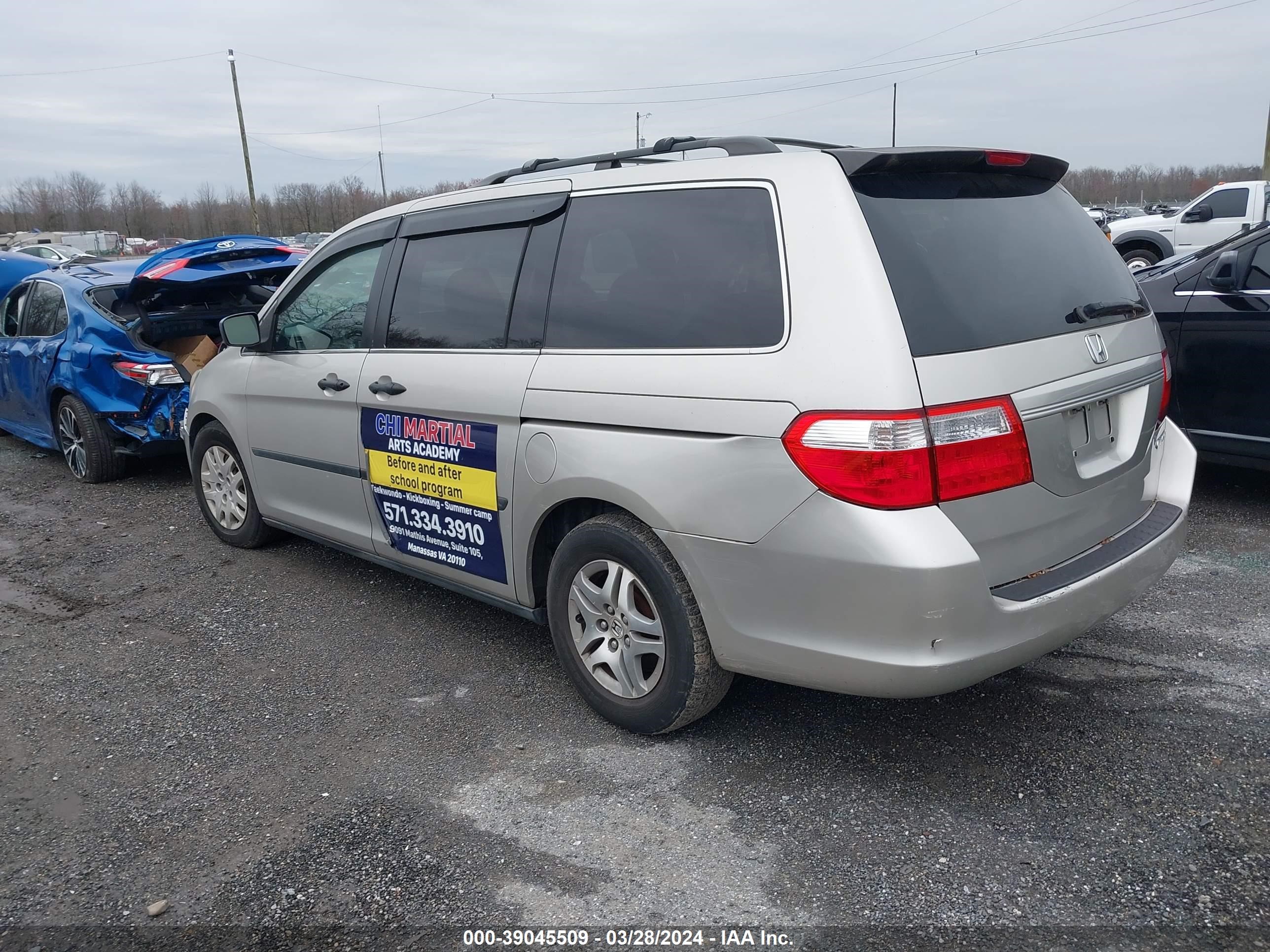 Photo 2 VIN: 5FNRL38295B017815 - HONDA ODYSSEY 