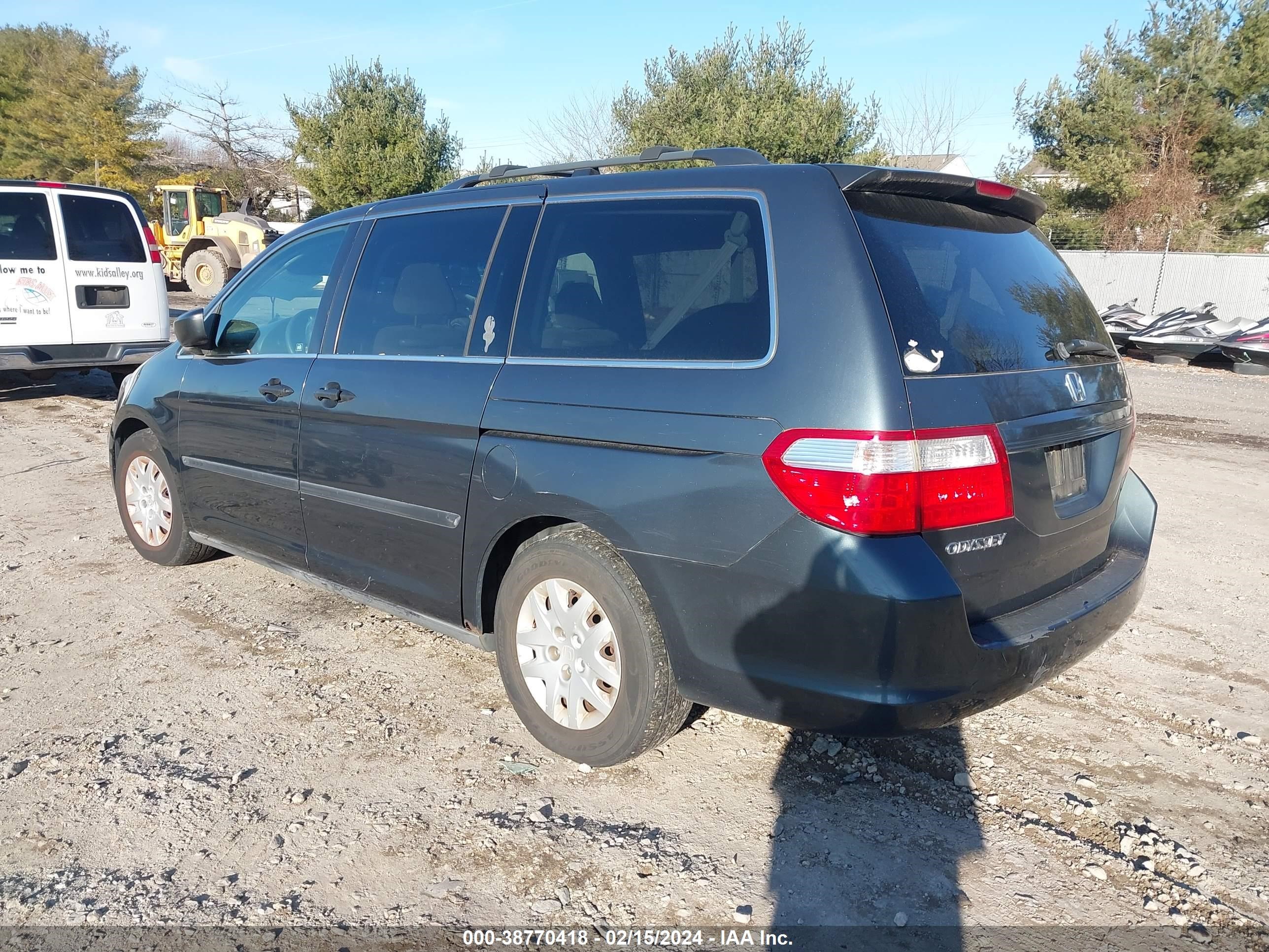 Photo 2 VIN: 5FNRL382X6B020093 - HONDA ODYSSEY 