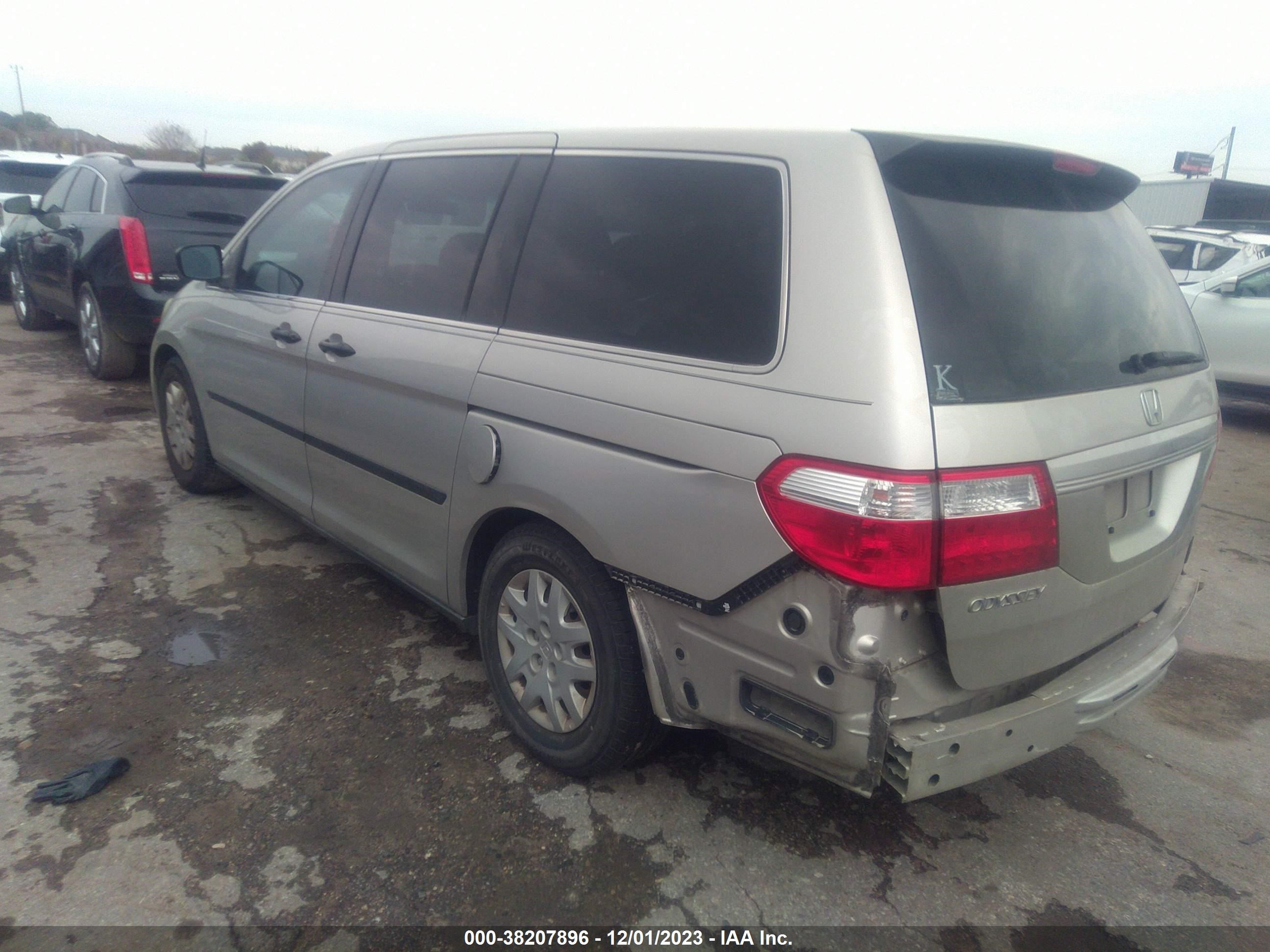 Photo 2 VIN: 5FNRL382X6B043857 - HONDA ODYSSEY 