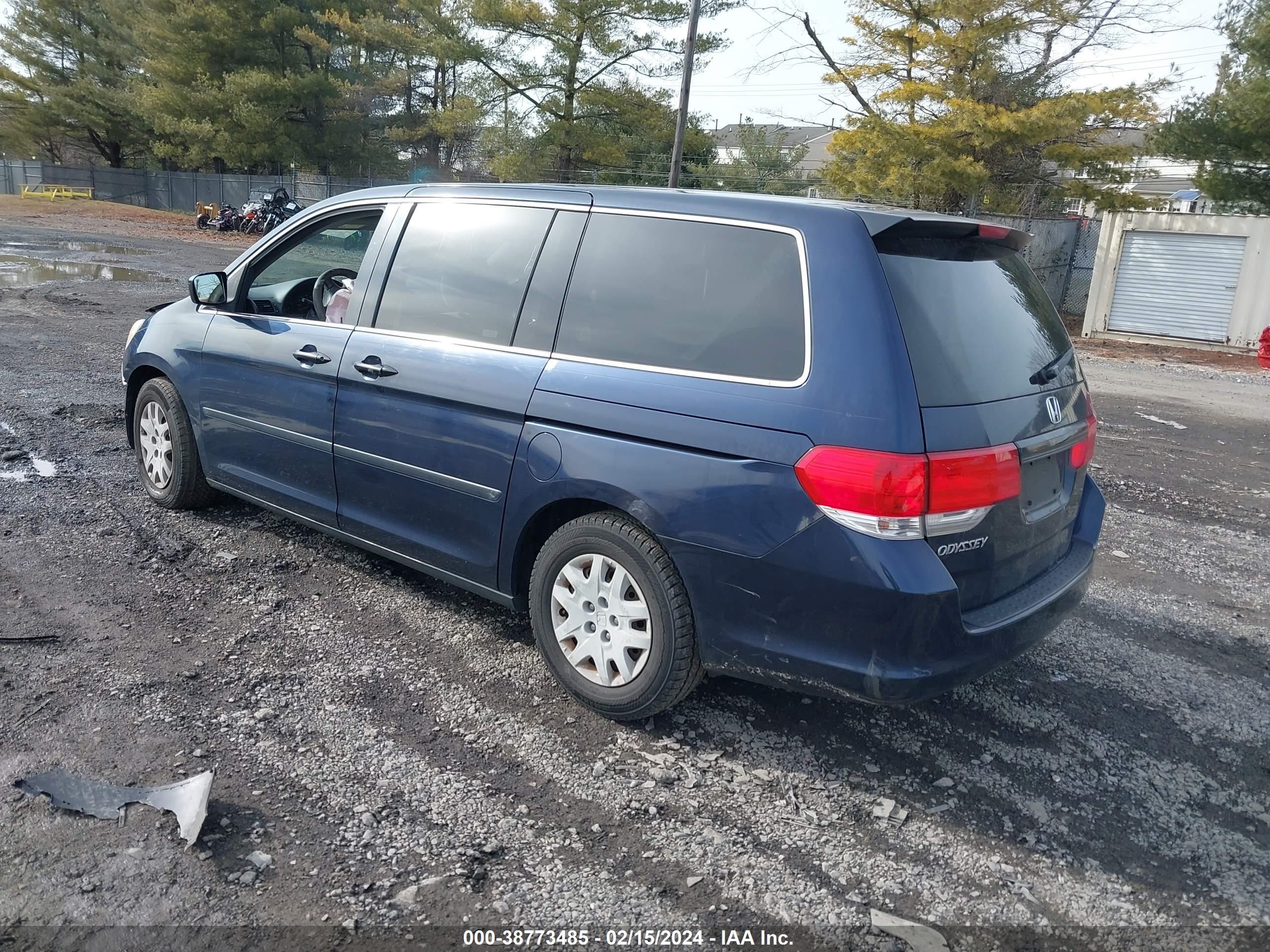 Photo 2 VIN: 5FNRL382X8B106751 - HONDA ODYSSEY 