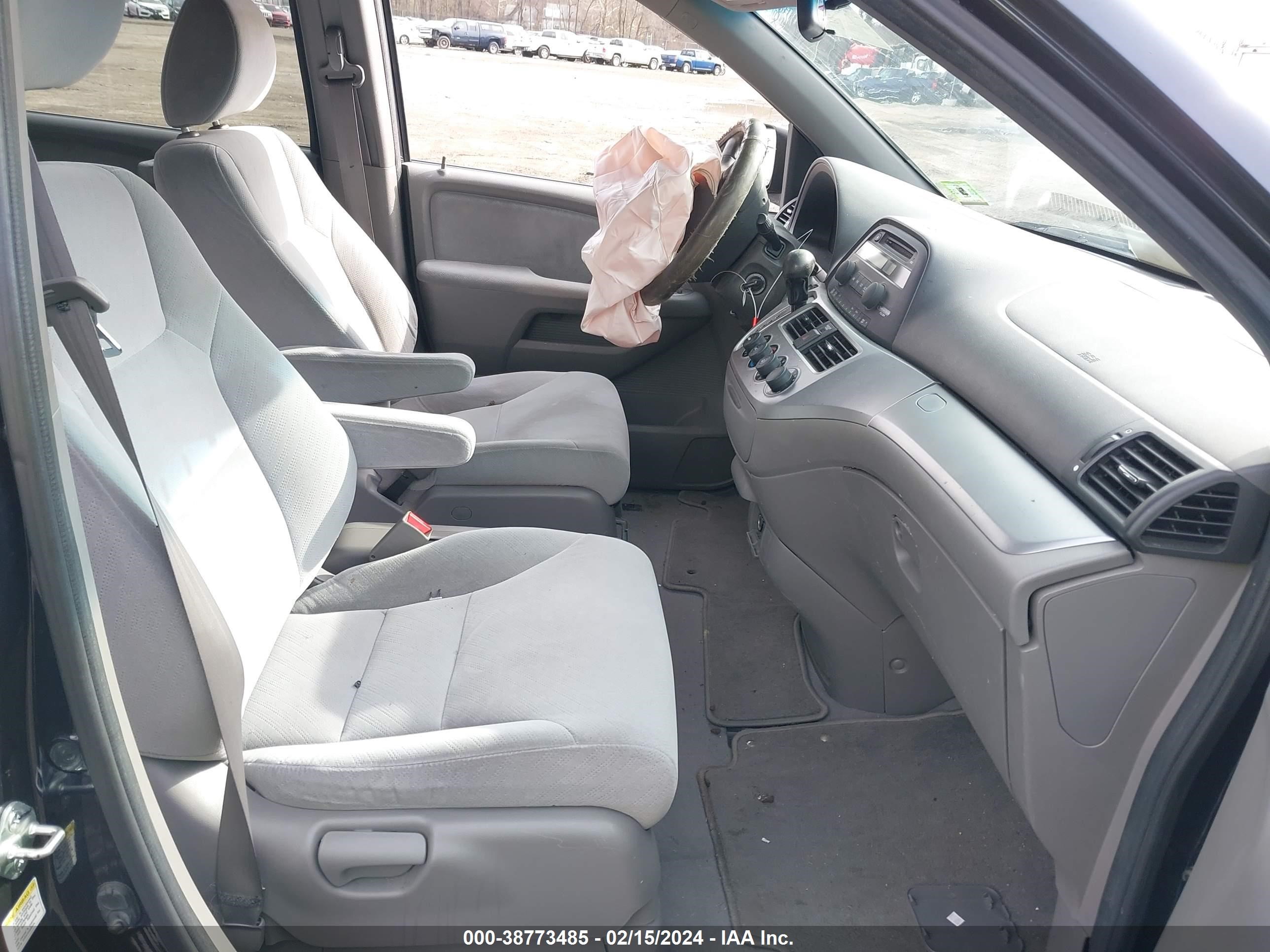 Photo 4 VIN: 5FNRL382X8B106751 - HONDA ODYSSEY 