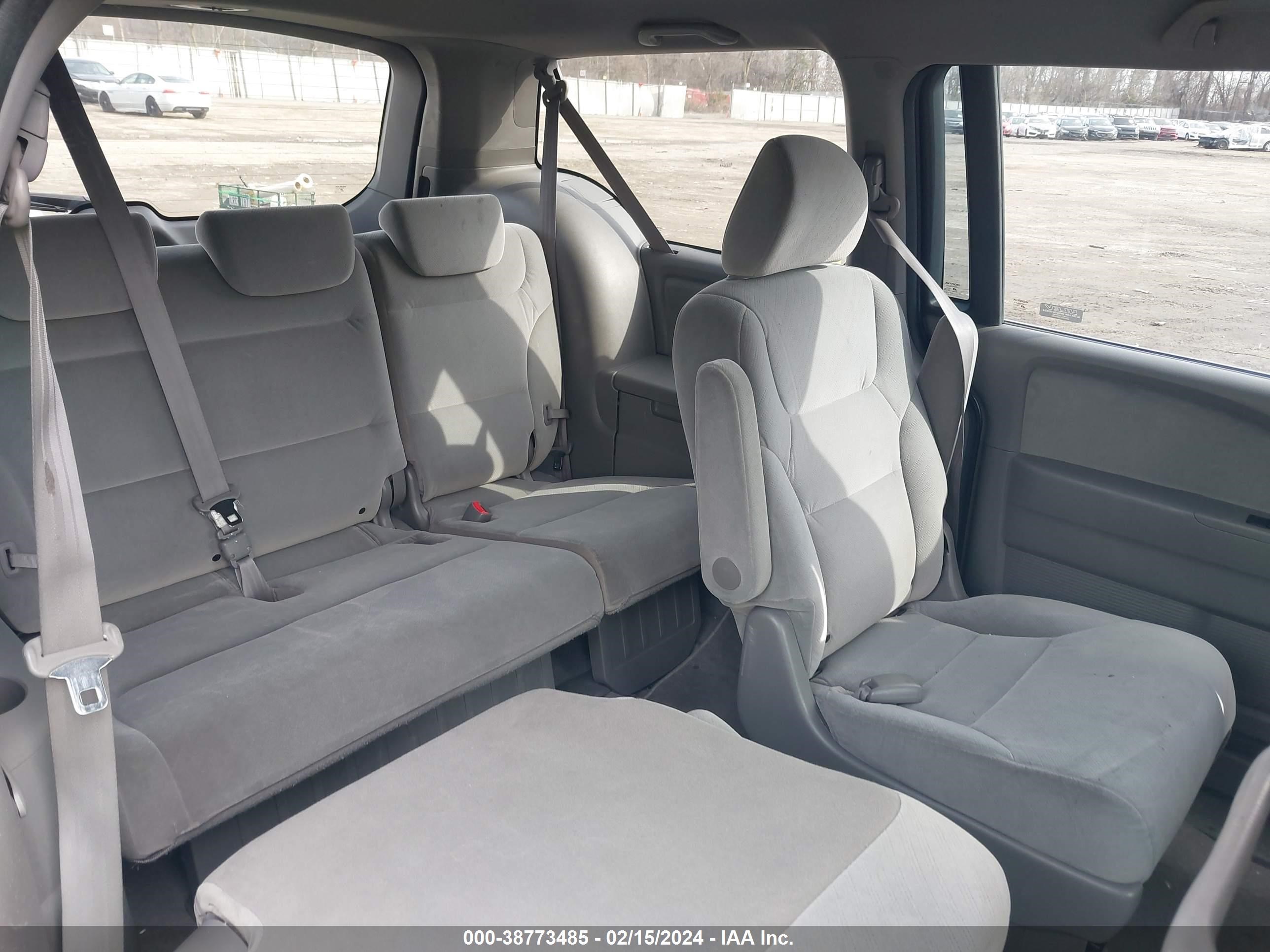 Photo 7 VIN: 5FNRL382X8B106751 - HONDA ODYSSEY 