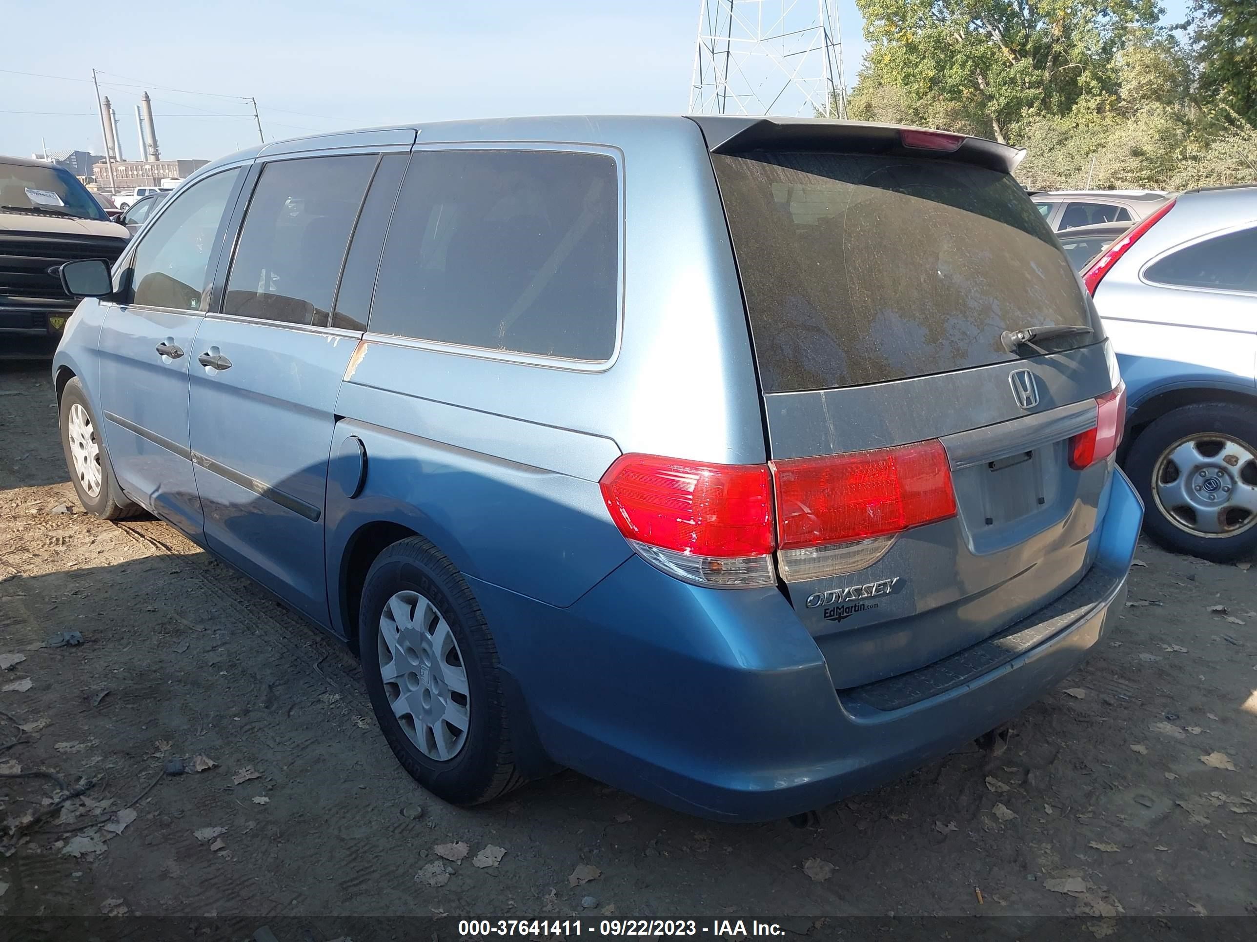 Photo 2 VIN: 5FNRL382X9B040848 - HONDA ODYSSEY 