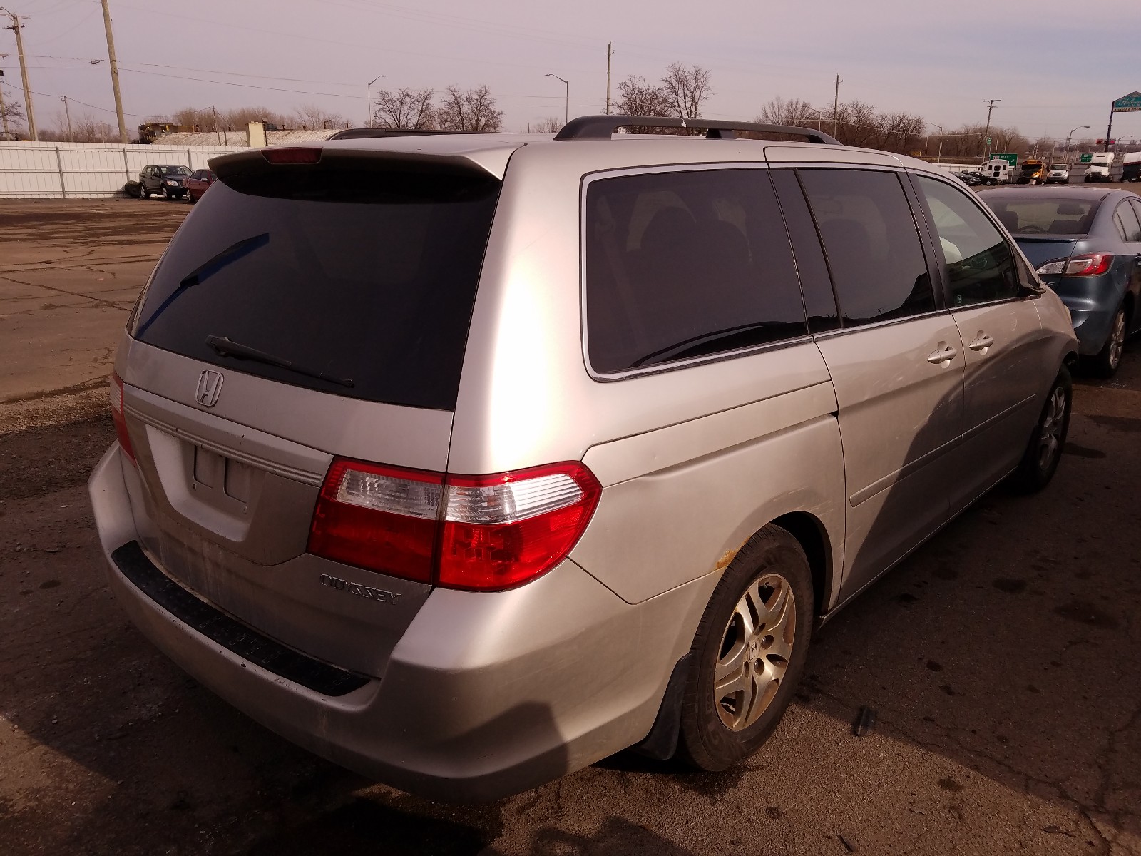 Photo 3 VIN: 5FNRL38405B005005 - HONDA ODYSSEY EX 