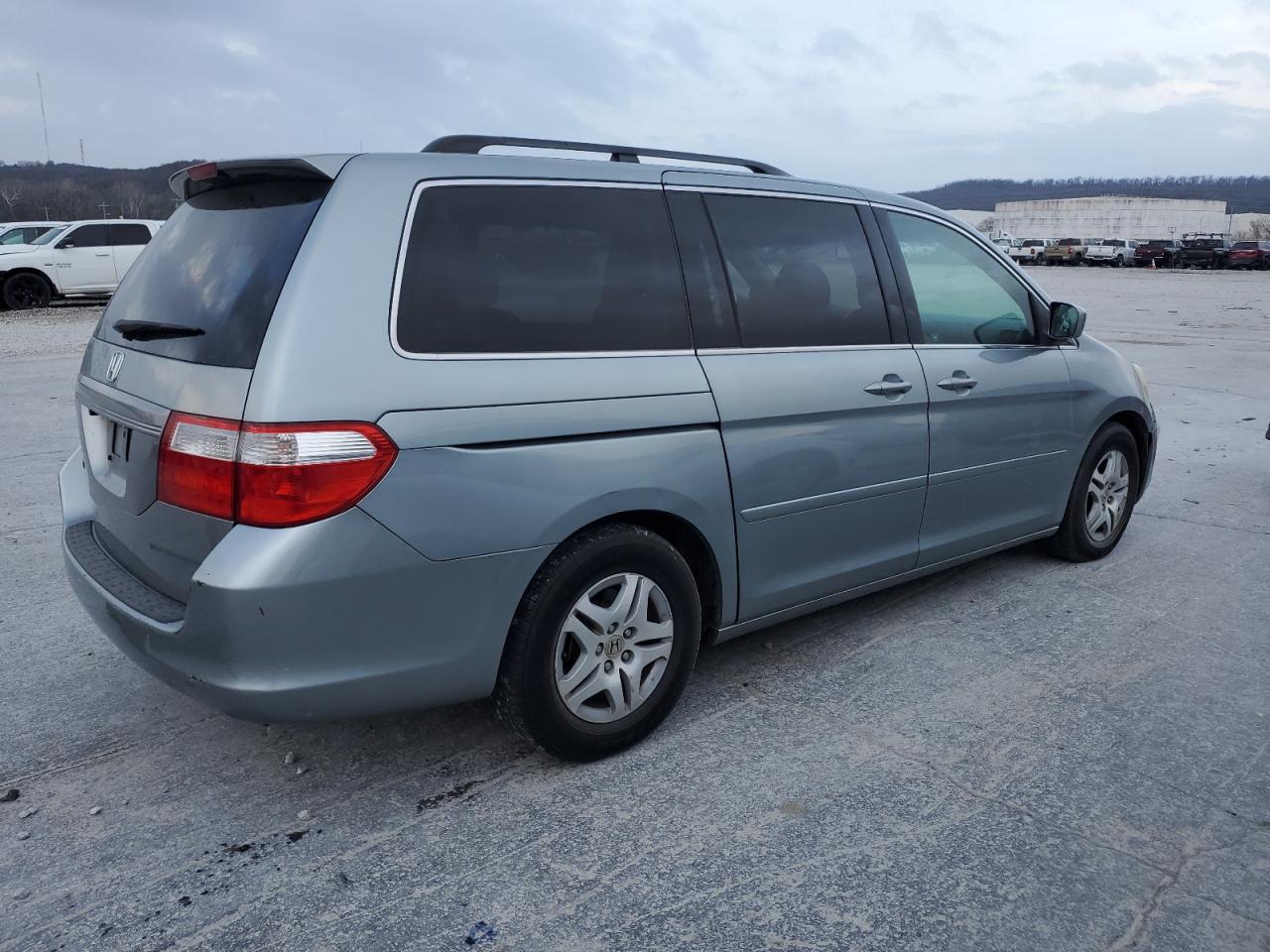 Photo 2 VIN: 5FNRL38407B101297 - HONDA ODYSSEY 