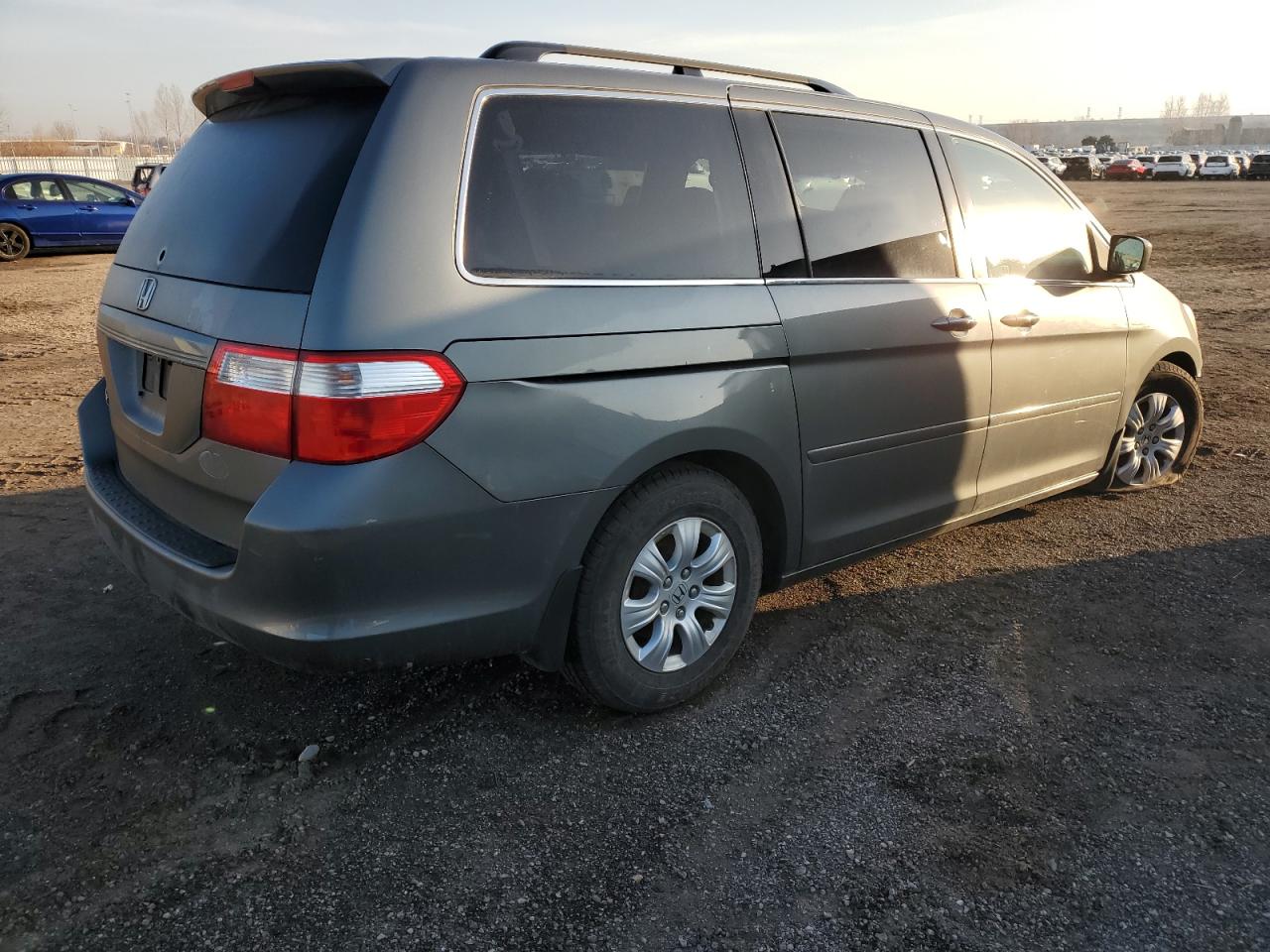 Photo 2 VIN: 5FNRL38407B504213 - HONDA ODYSSEY 