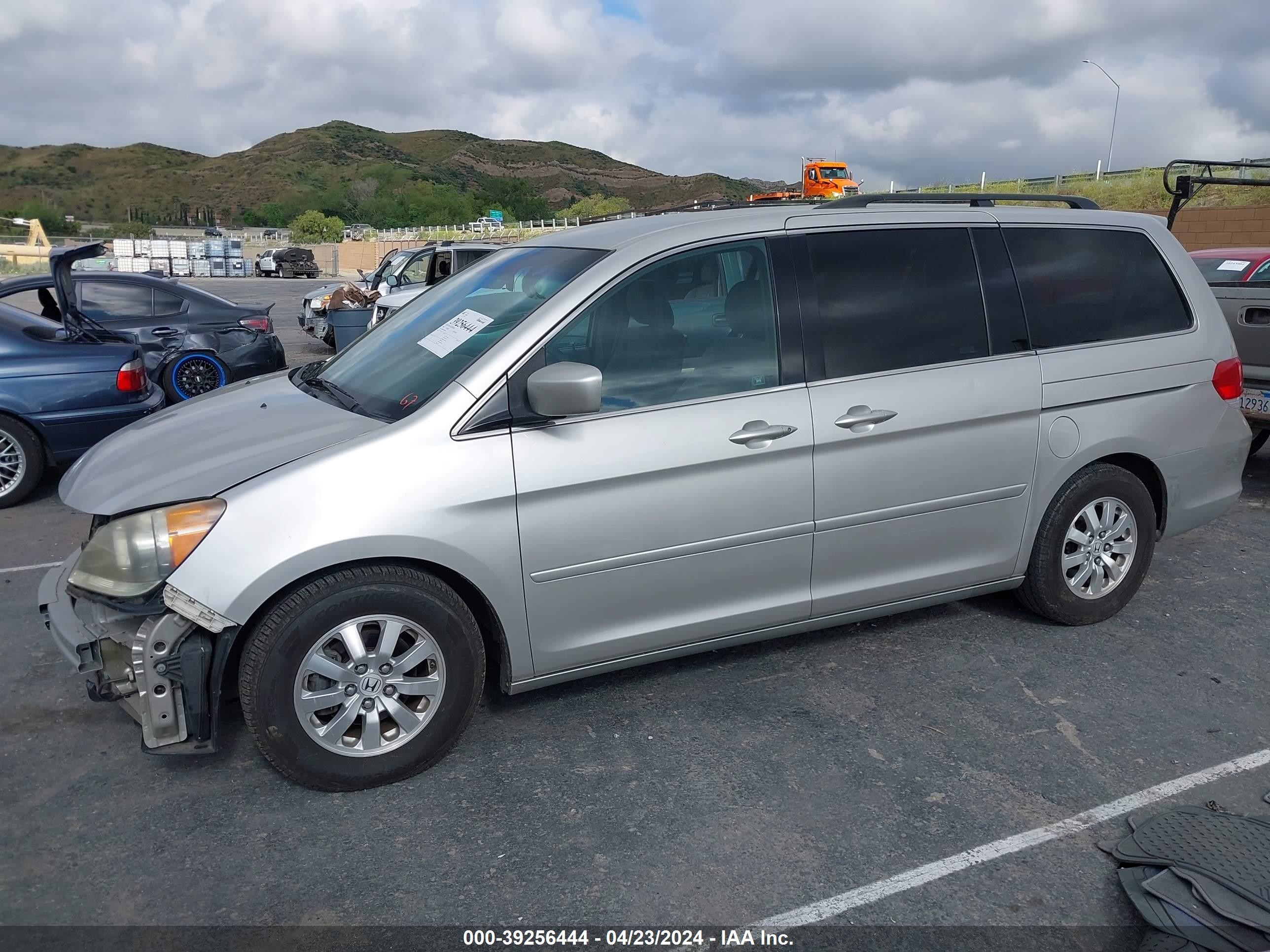 Photo 1 VIN: 5FNRL38408B028515 - HONDA ODYSSEY 