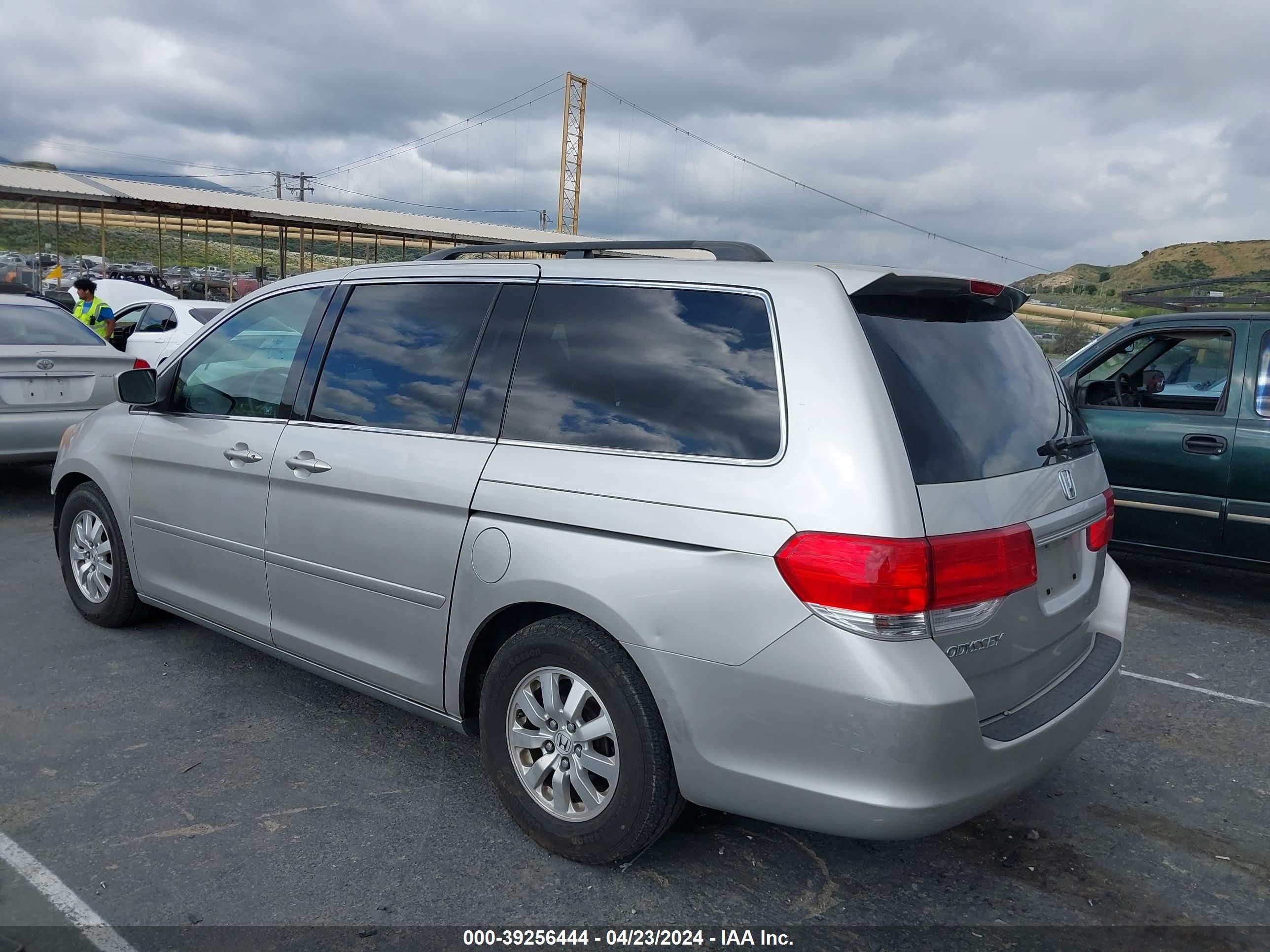 Photo 2 VIN: 5FNRL38408B028515 - HONDA ODYSSEY 