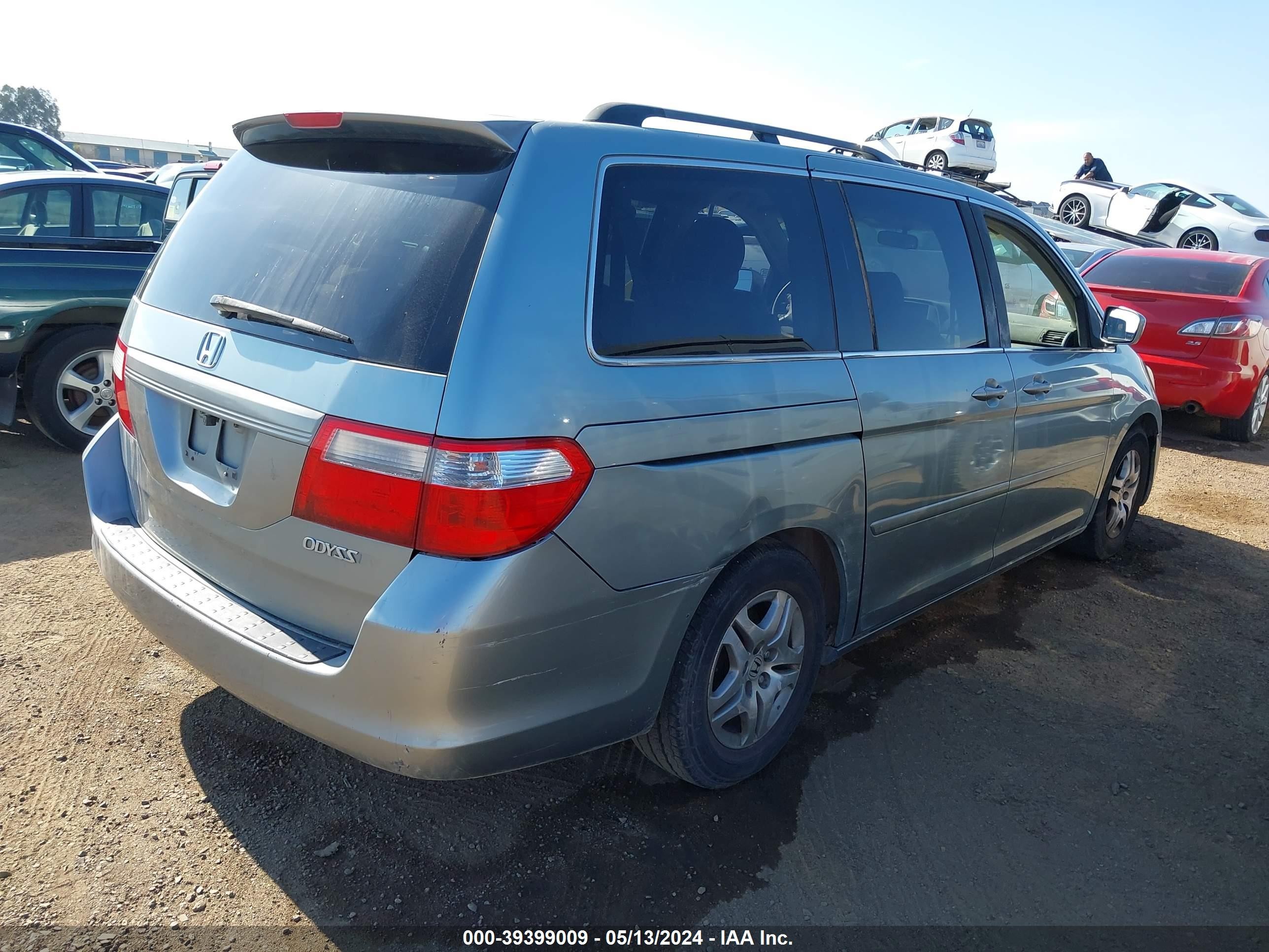 Photo 3 VIN: 5FNRL38415B112693 - HONDA ODYSSEY 