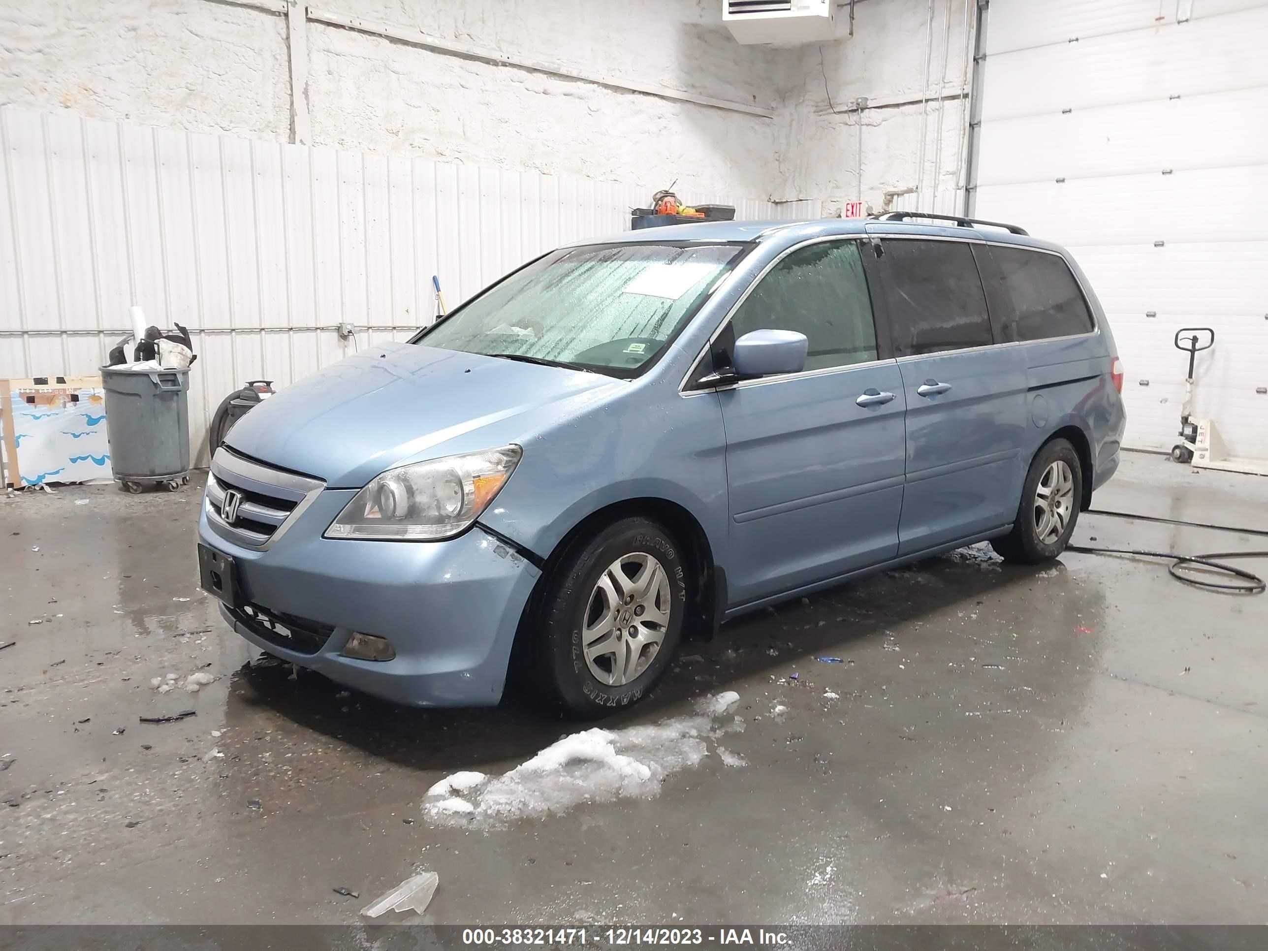 Photo 1 VIN: 5FNRL38417B096997 - HONDA ODYSSEY 