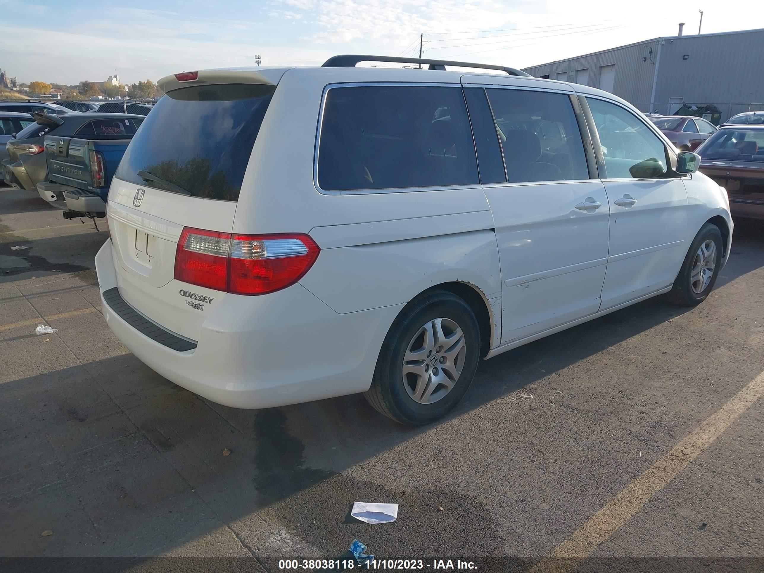 Photo 3 VIN: 5FNRL38425B010139 - HONDA ODYSSEY 