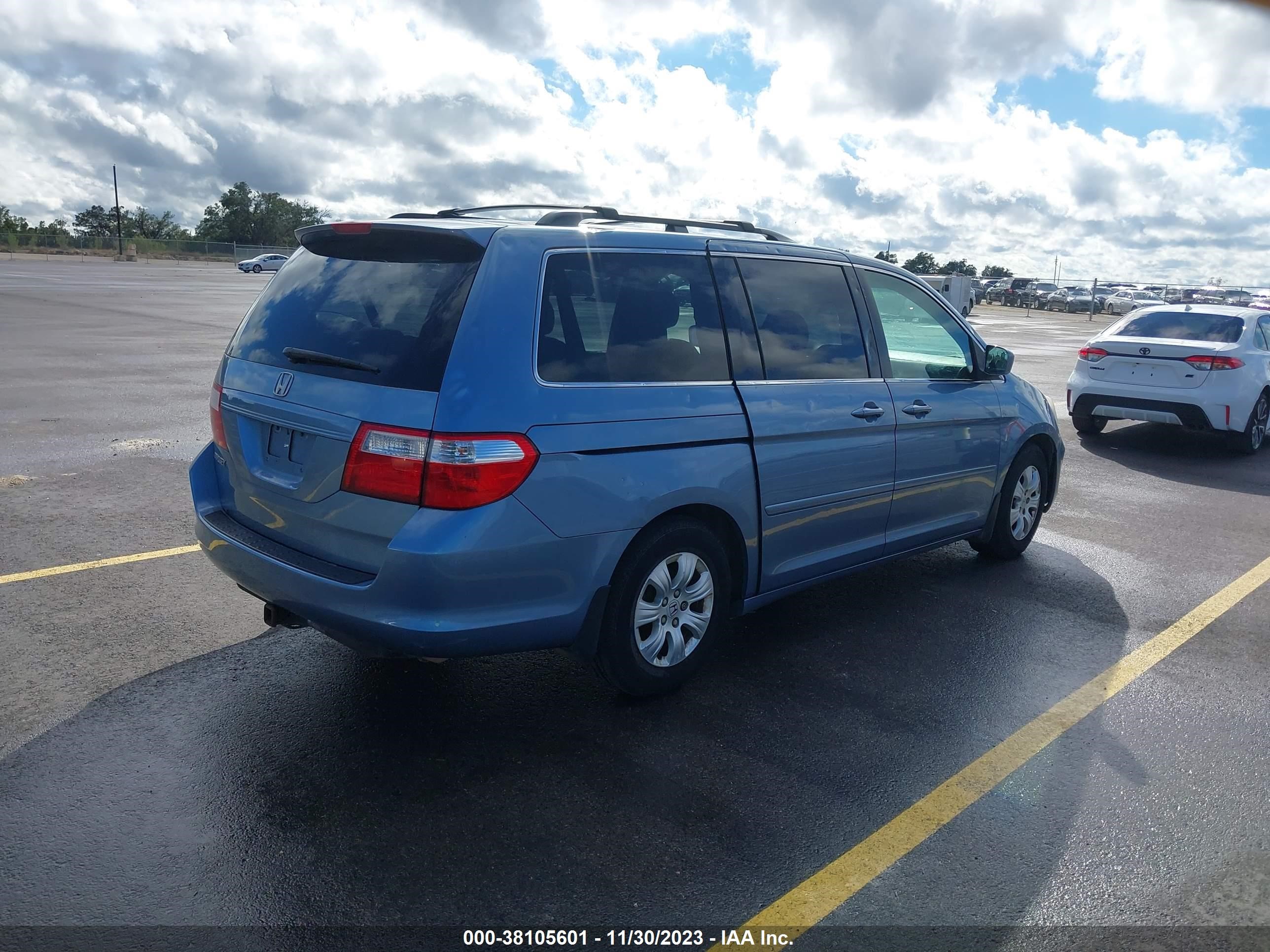 Photo 3 VIN: 5FNRL38426B503613 - HONDA ODYSSEY 