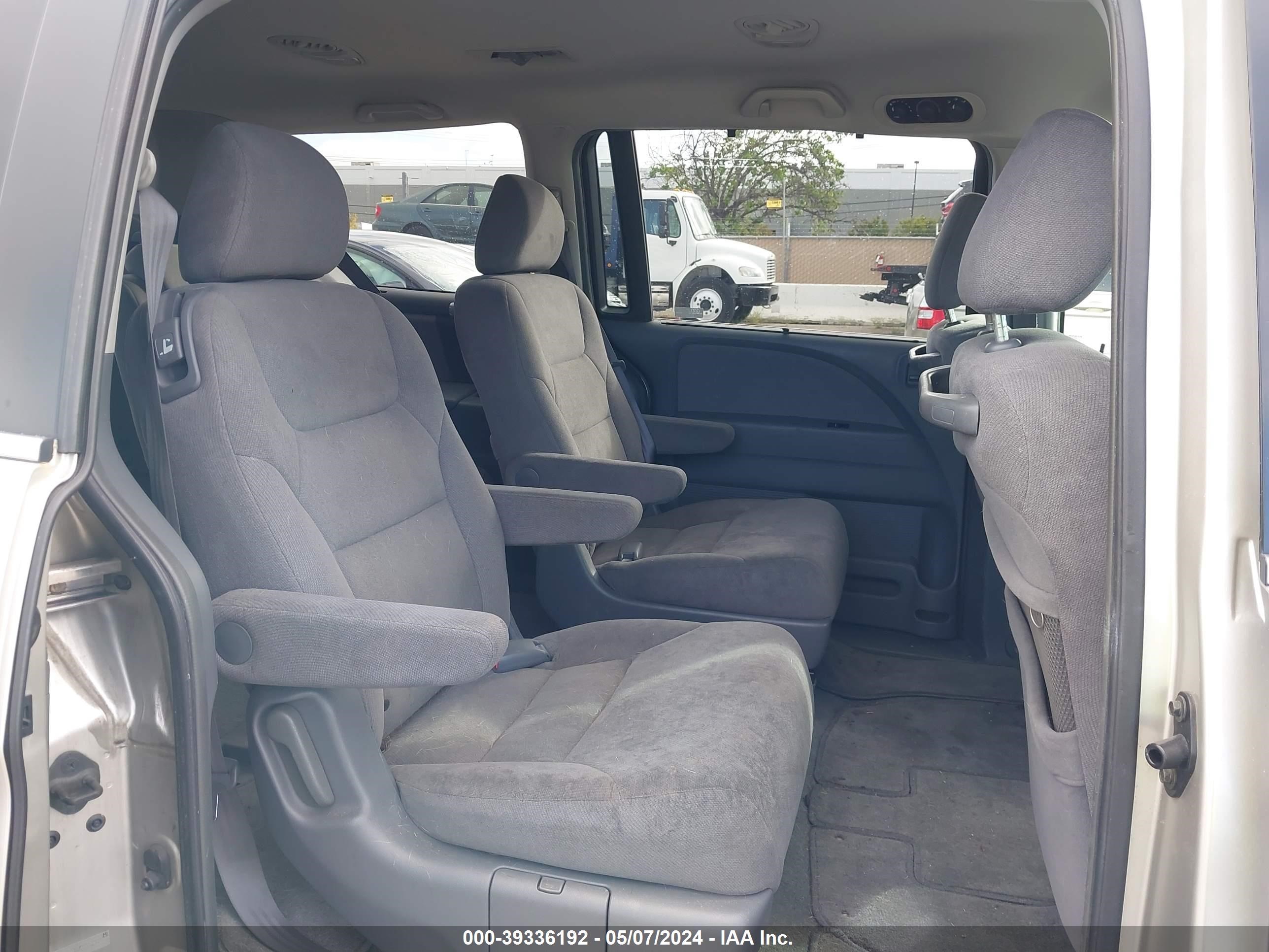 Photo 7 VIN: 5FNRL38445B004097 - HONDA ODYSSEY 