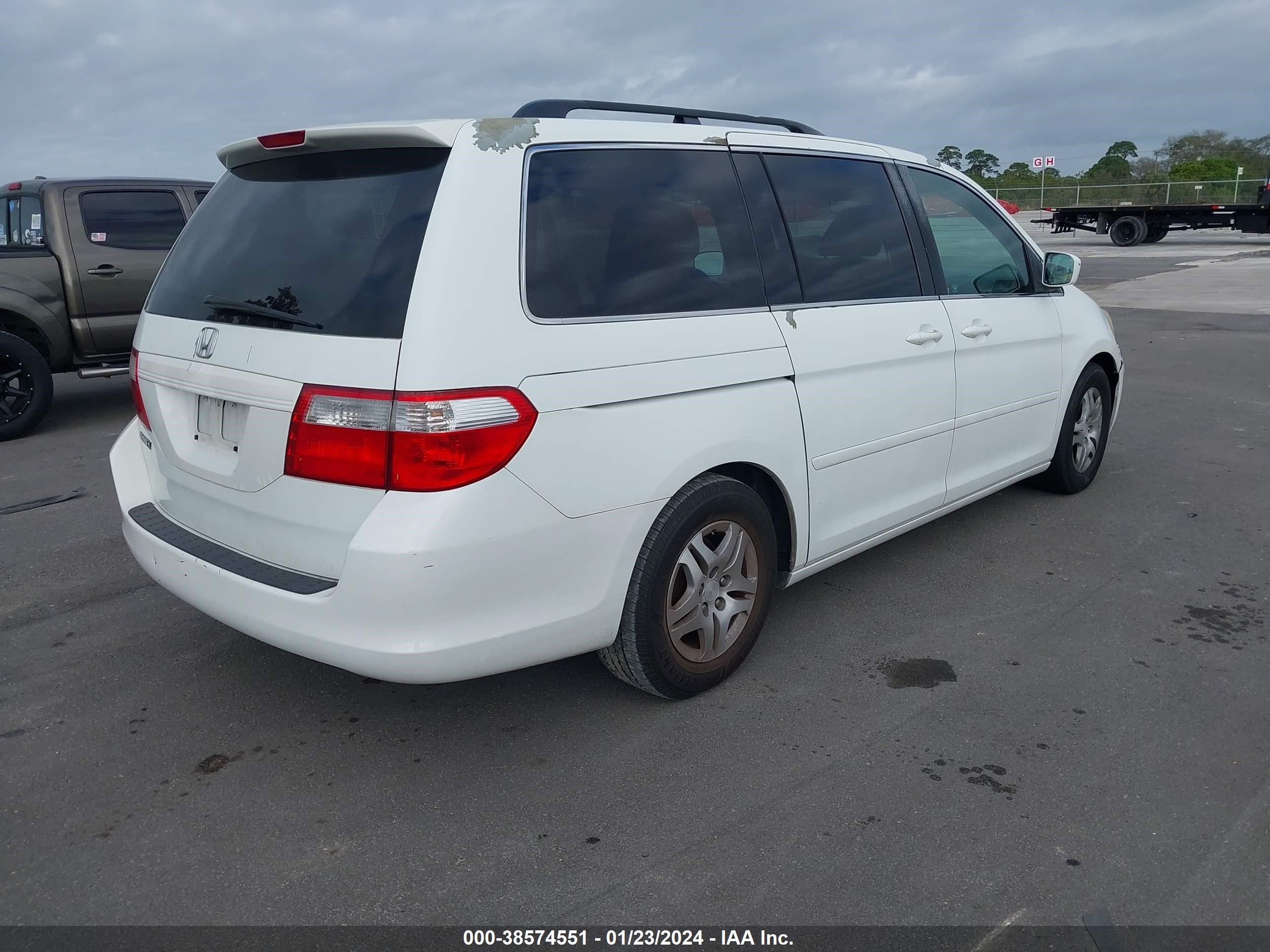 Photo 3 VIN: 5FNRL38447B128678 - HONDA ODYSSEY 