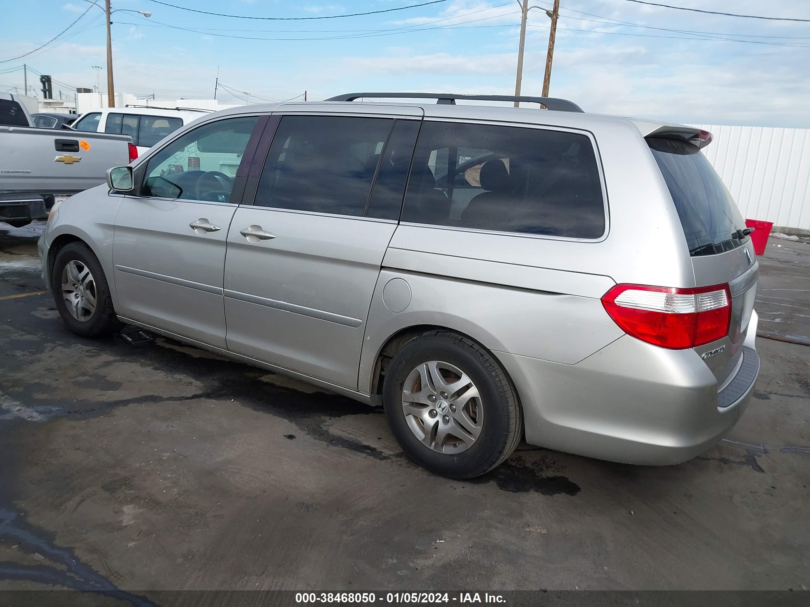 Photo 2 VIN: 5FNRL38447B413428 - HONDA ODYSSEY 