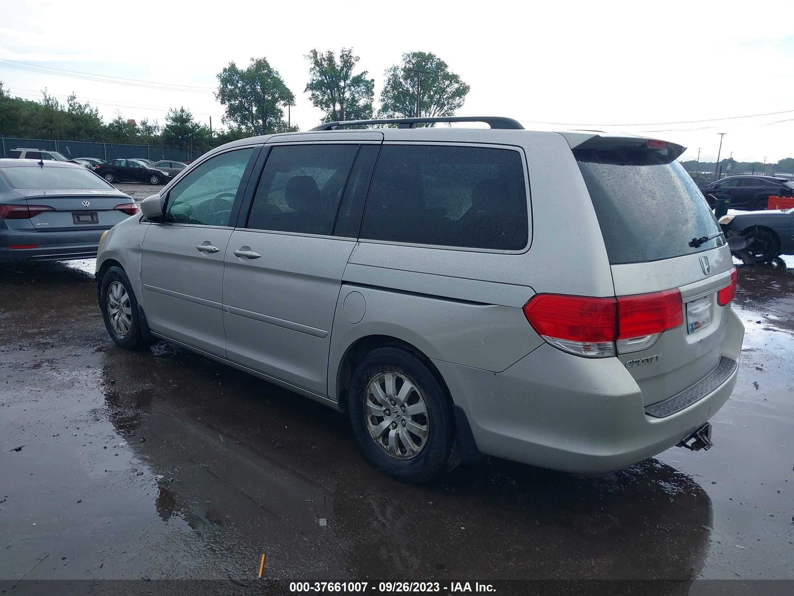 Photo 2 VIN: 5FNRL38448B064689 - HONDA ODYSSEY 