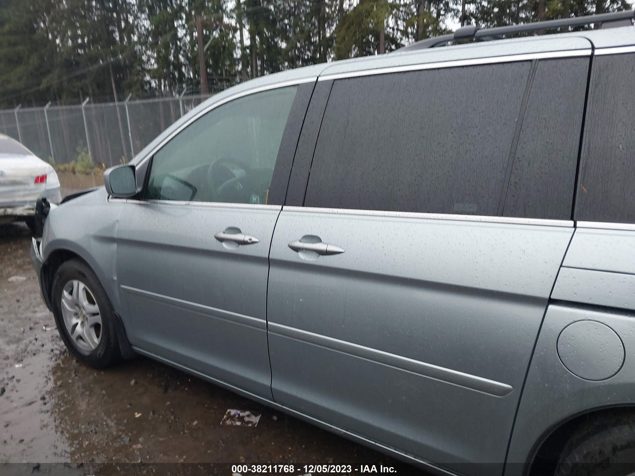 Photo 13 VIN: 5FNRL38456B105649 - HONDA ODYSSEY 