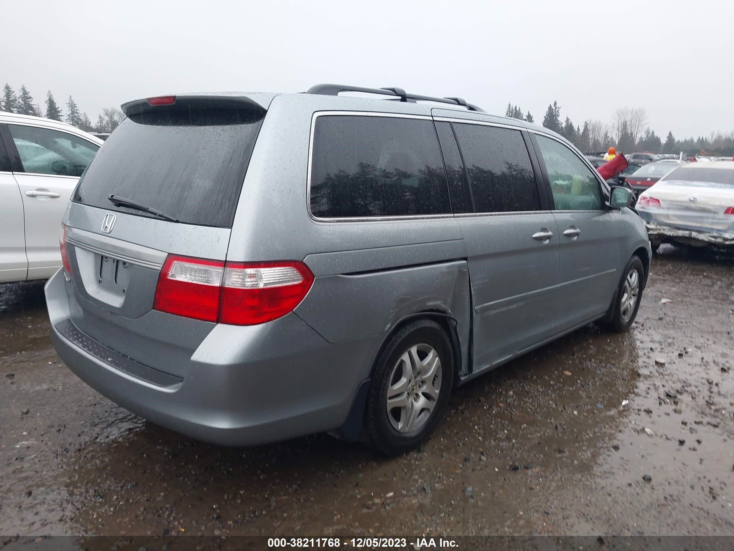 Photo 3 VIN: 5FNRL38456B105649 - HONDA ODYSSEY 