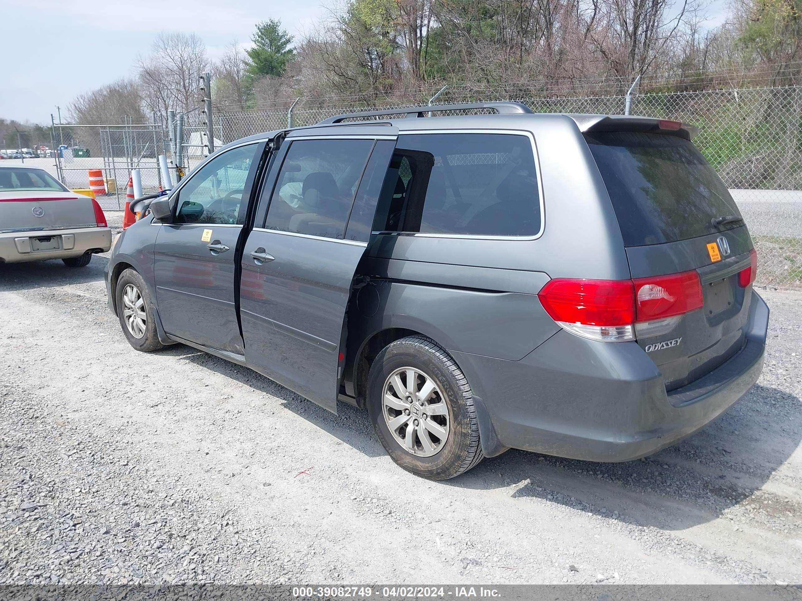 Photo 2 VIN: 5FNRL38458B088743 - HONDA ODYSSEY 