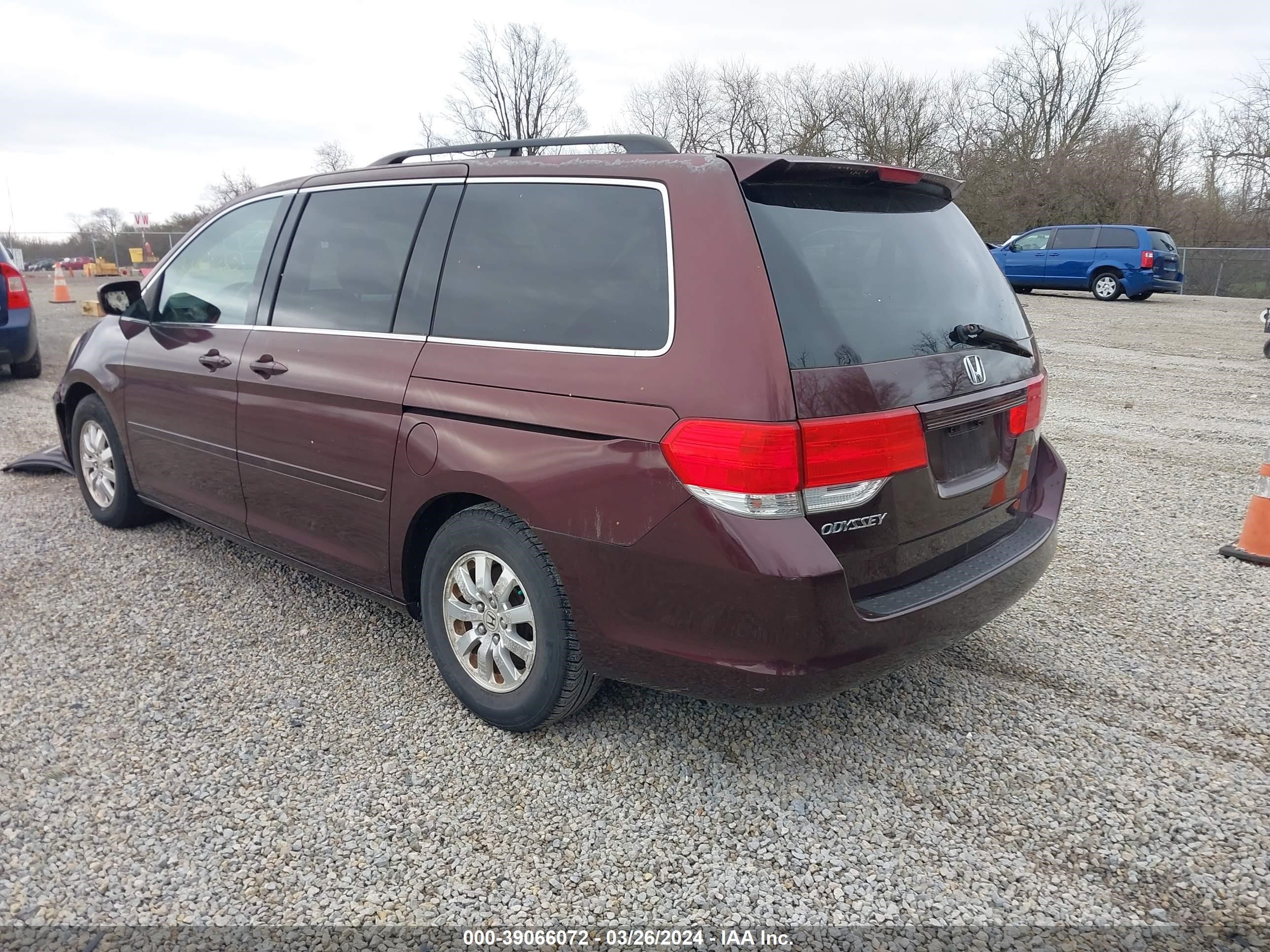 Photo 2 VIN: 5FNRL38458B102043 - HONDA ODYSSEY 