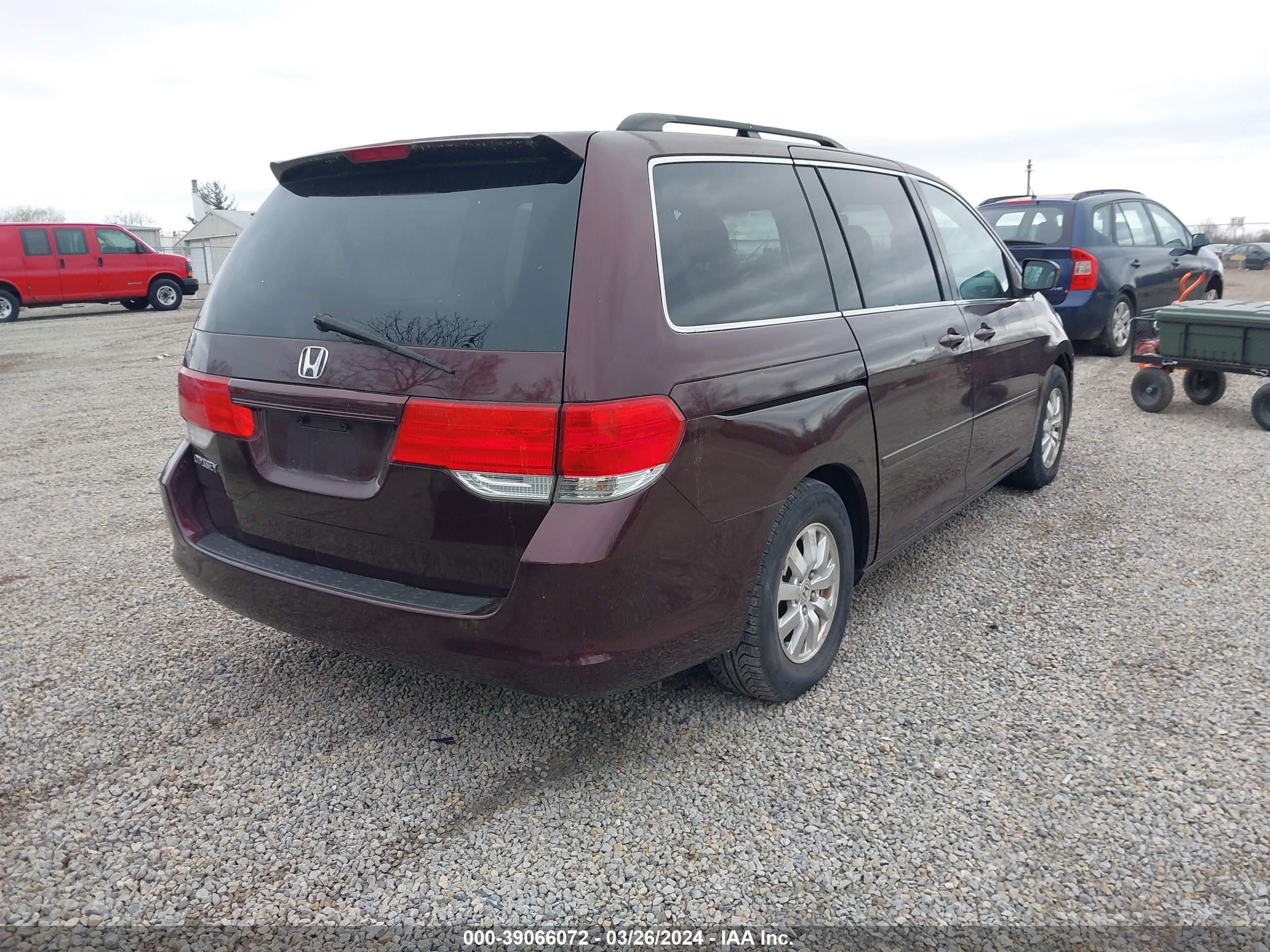 Photo 3 VIN: 5FNRL38458B102043 - HONDA ODYSSEY 