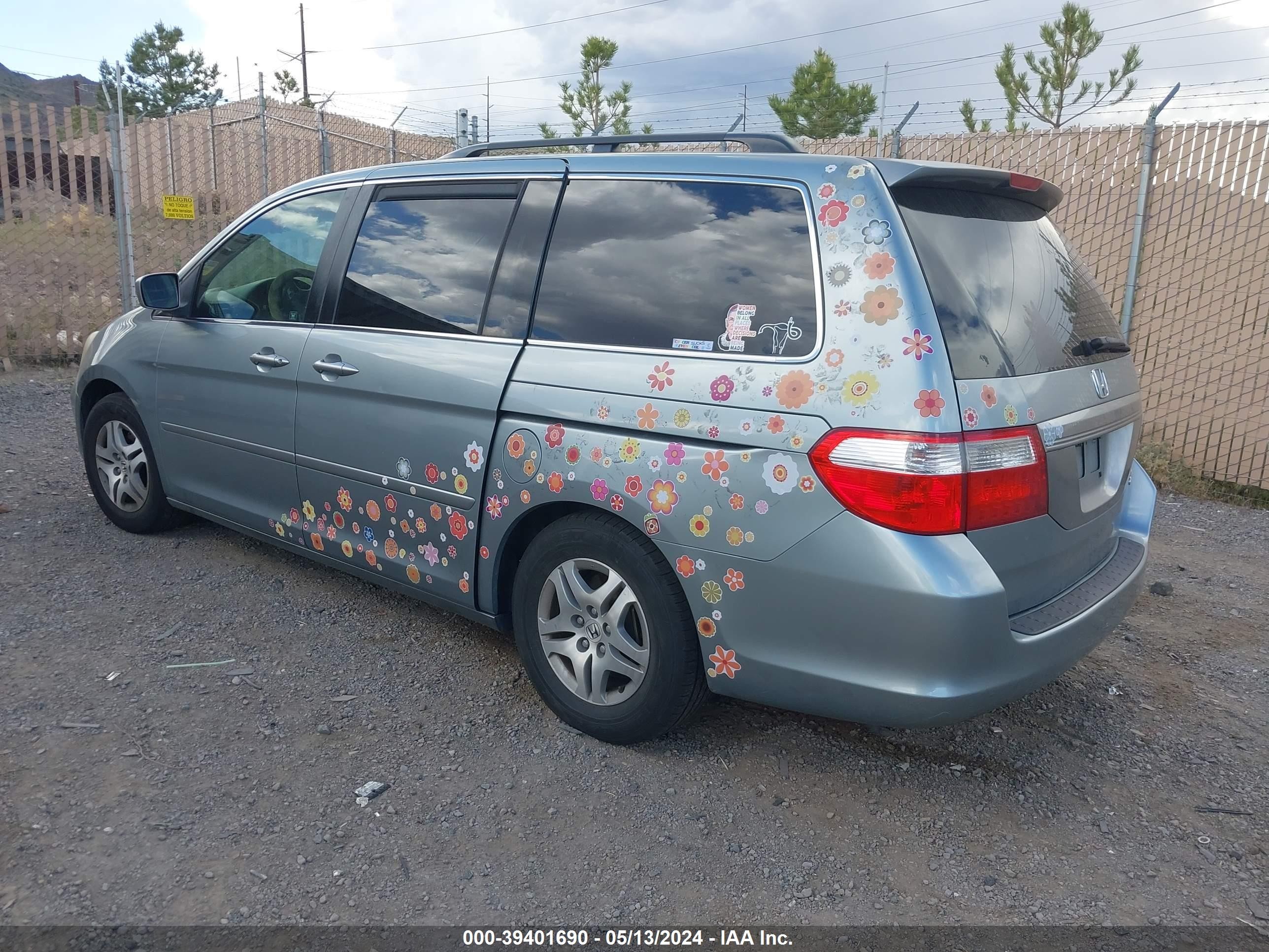 Photo 2 VIN: 5FNRL38465B101303 - HONDA ODYSSEY 