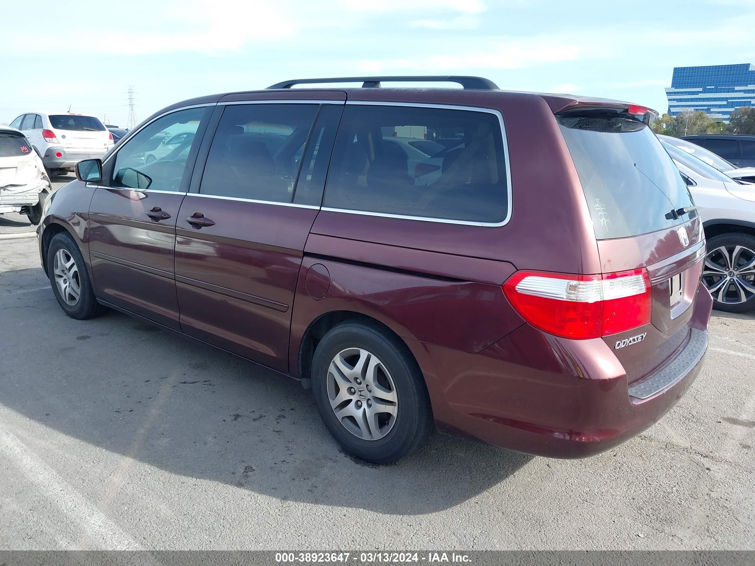 Photo 2 VIN: 5FNRL38467B410661 - HONDA ODYSSEY 