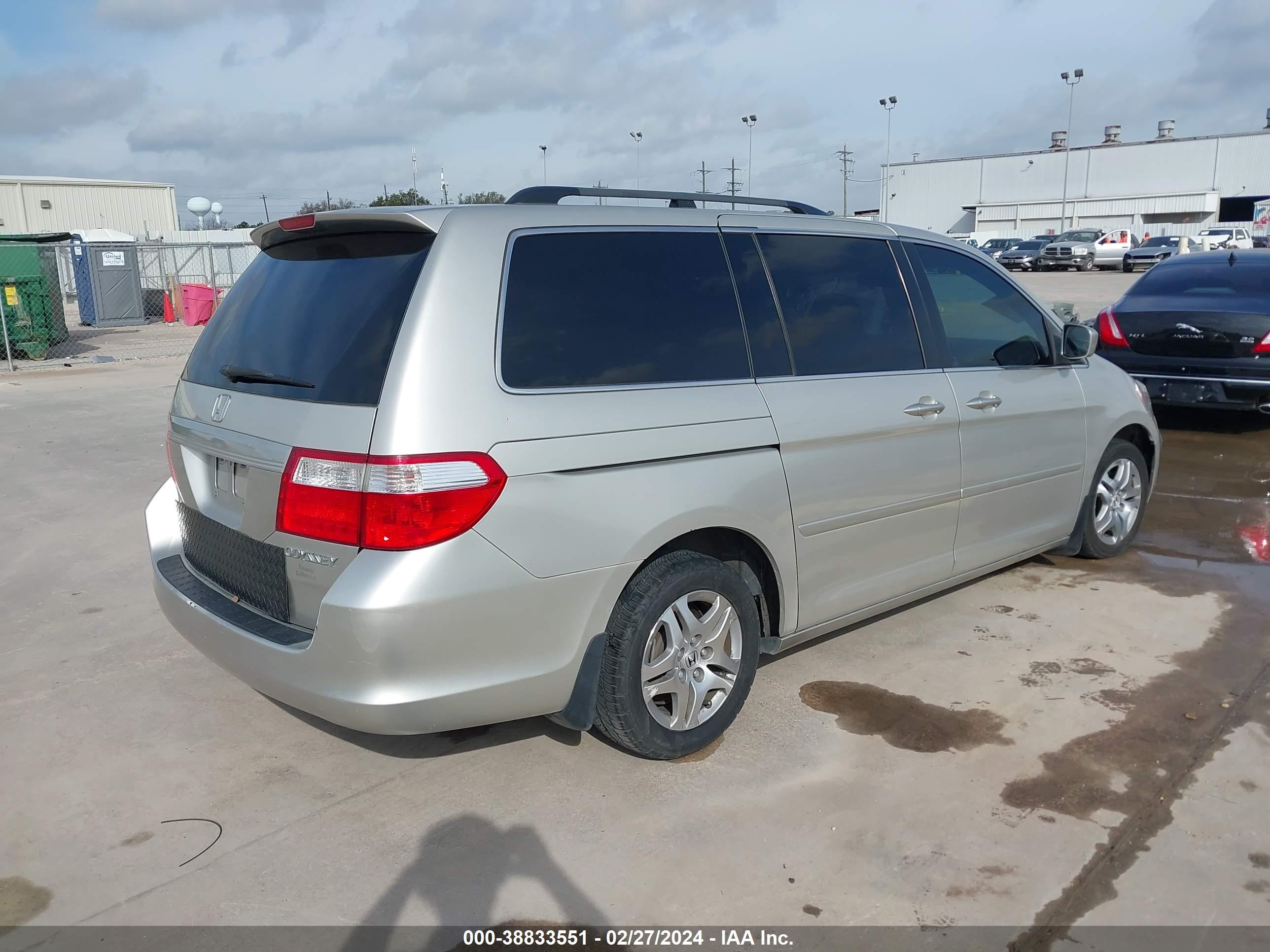 Photo 3 VIN: 5FNRL38475B404106 - HONDA ODYSSEY 