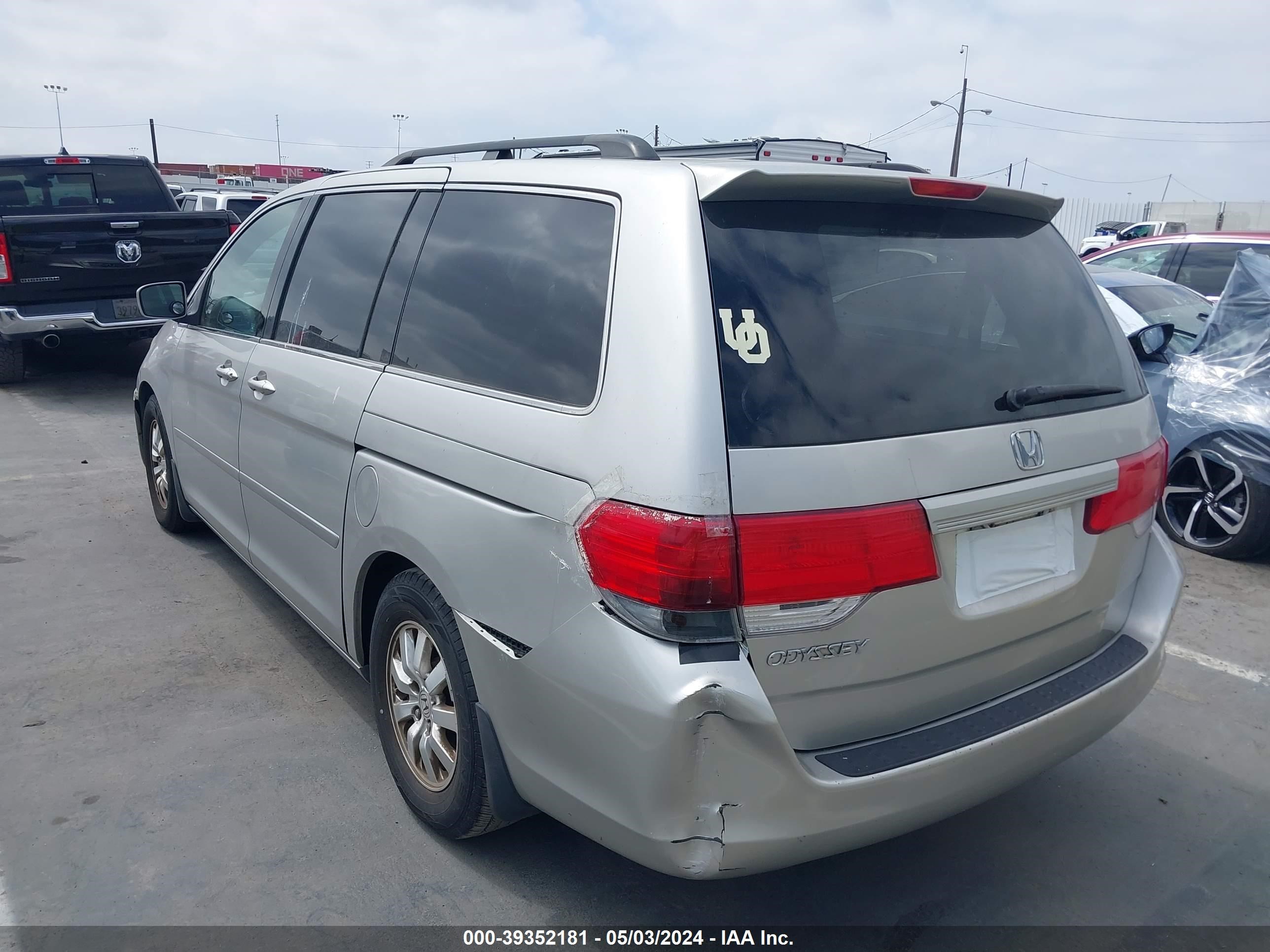 Photo 2 VIN: 5FNRL38488B413398 - HONDA ODYSSEY 