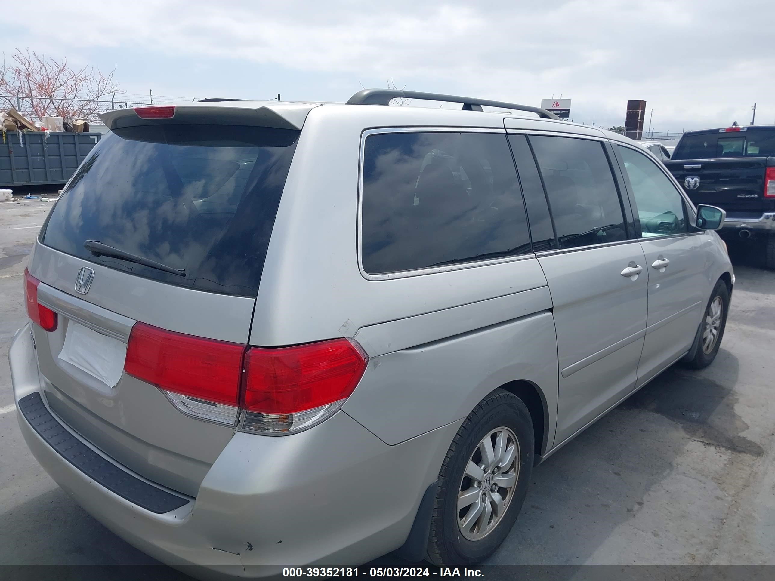 Photo 3 VIN: 5FNRL38488B413398 - HONDA ODYSSEY 