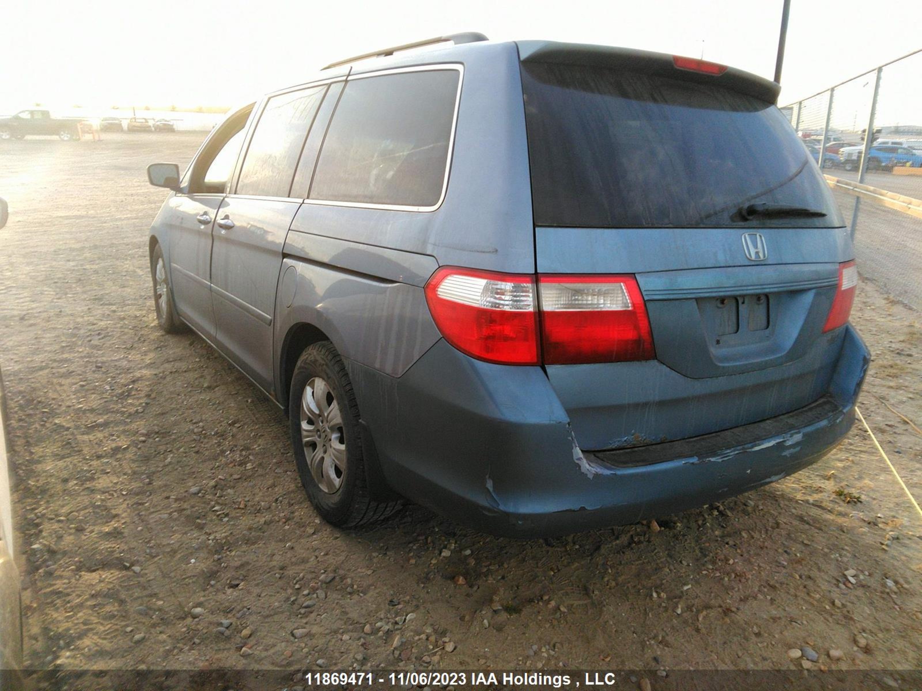 Photo 2 VIN: 5FNRL38497B502945 - HONDA ODYSSEY 