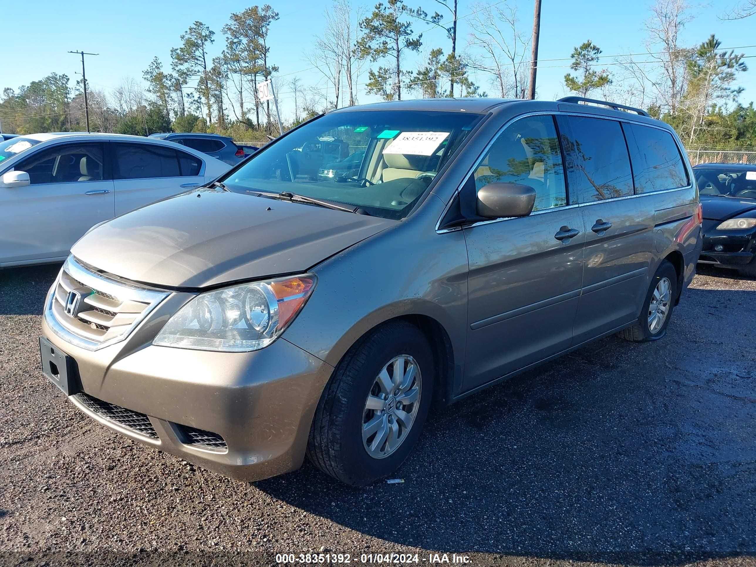 Photo 1 VIN: 5FNRL38498B102921 - HONDA ODYSSEY 