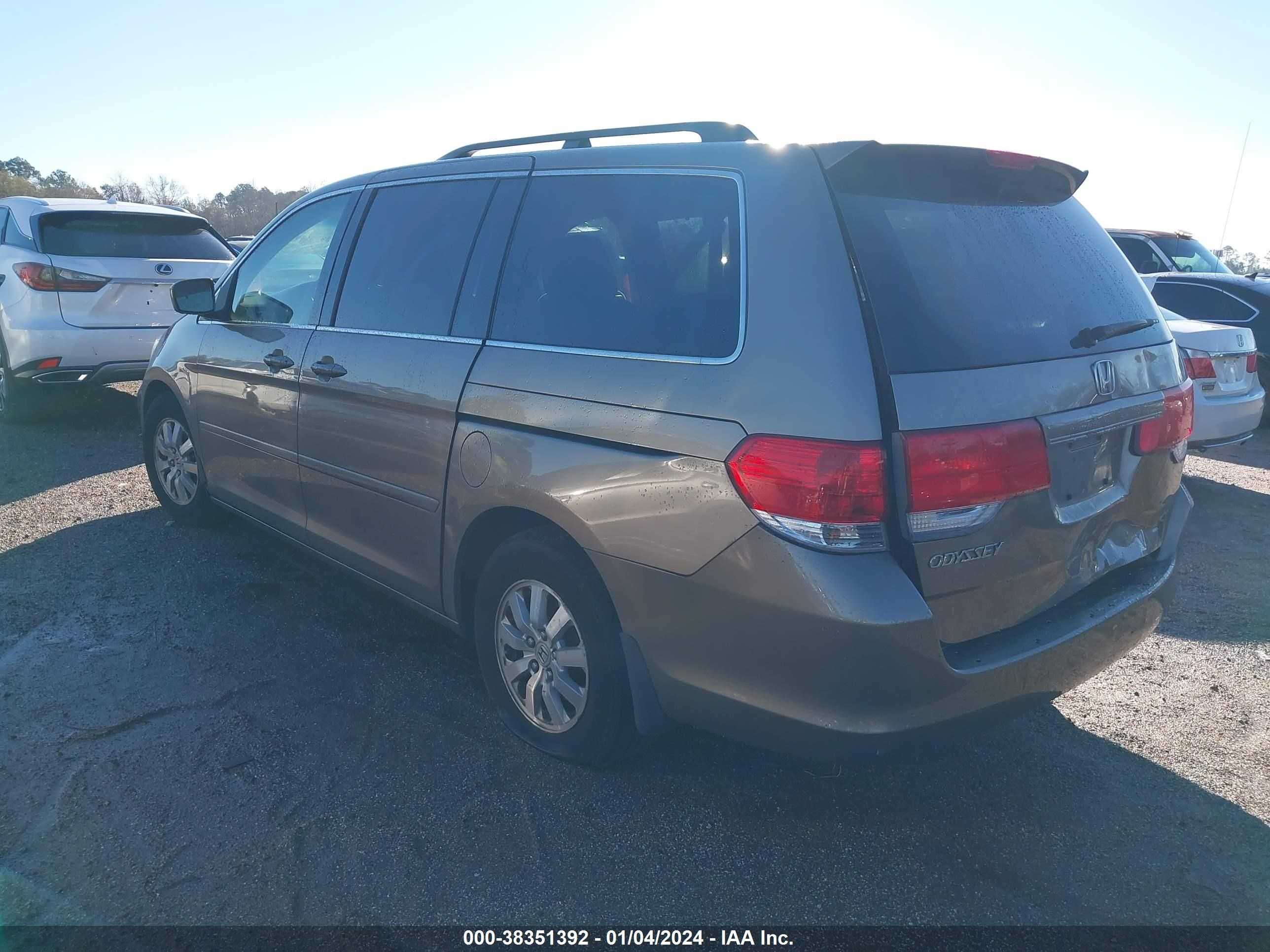 Photo 2 VIN: 5FNRL38498B102921 - HONDA ODYSSEY 