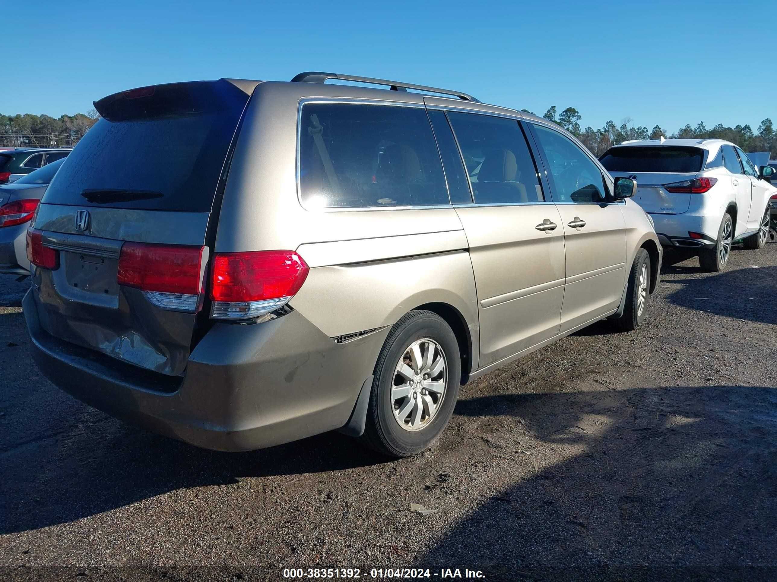 Photo 3 VIN: 5FNRL38498B102921 - HONDA ODYSSEY 