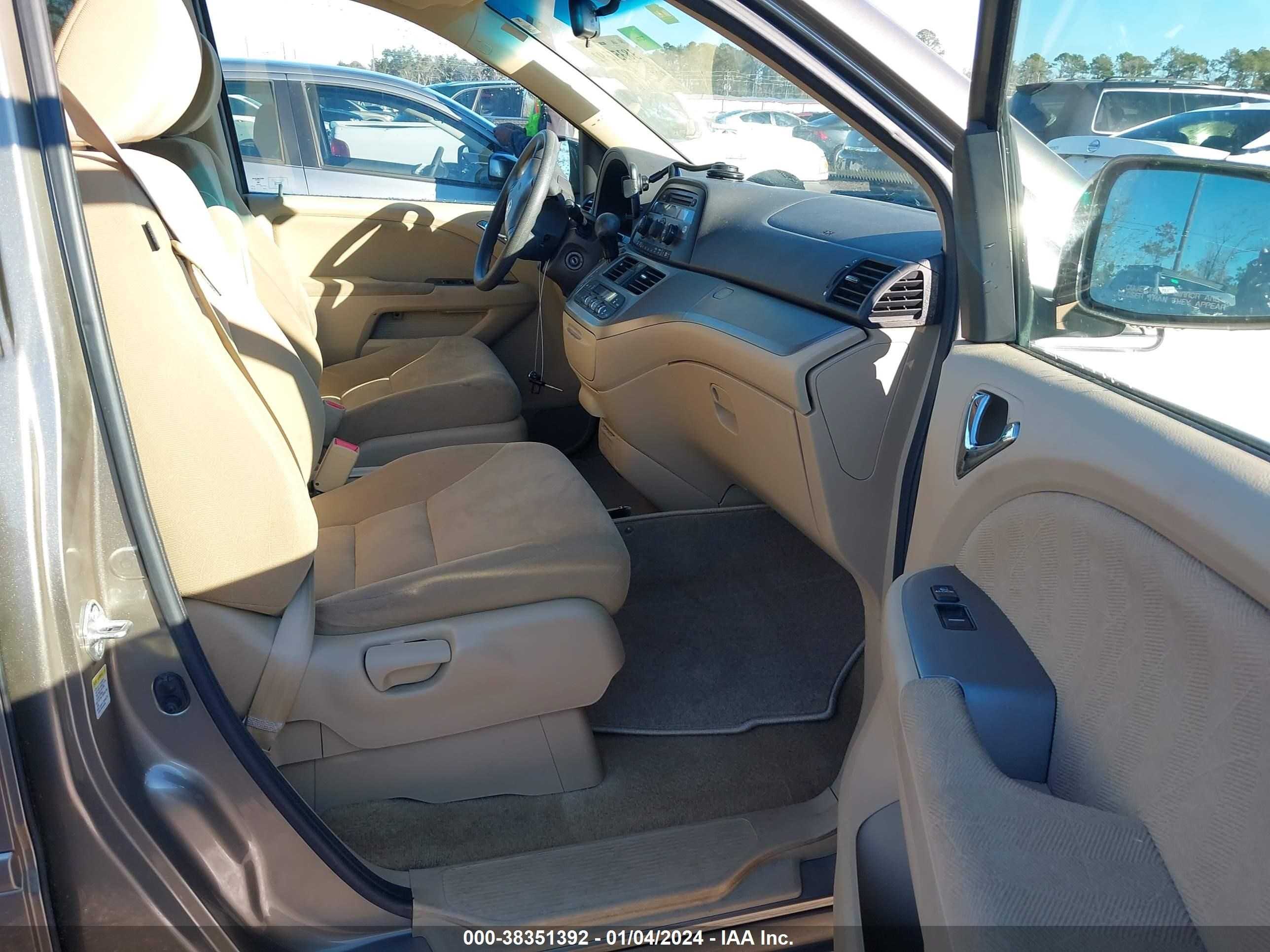 Photo 4 VIN: 5FNRL38498B102921 - HONDA ODYSSEY 